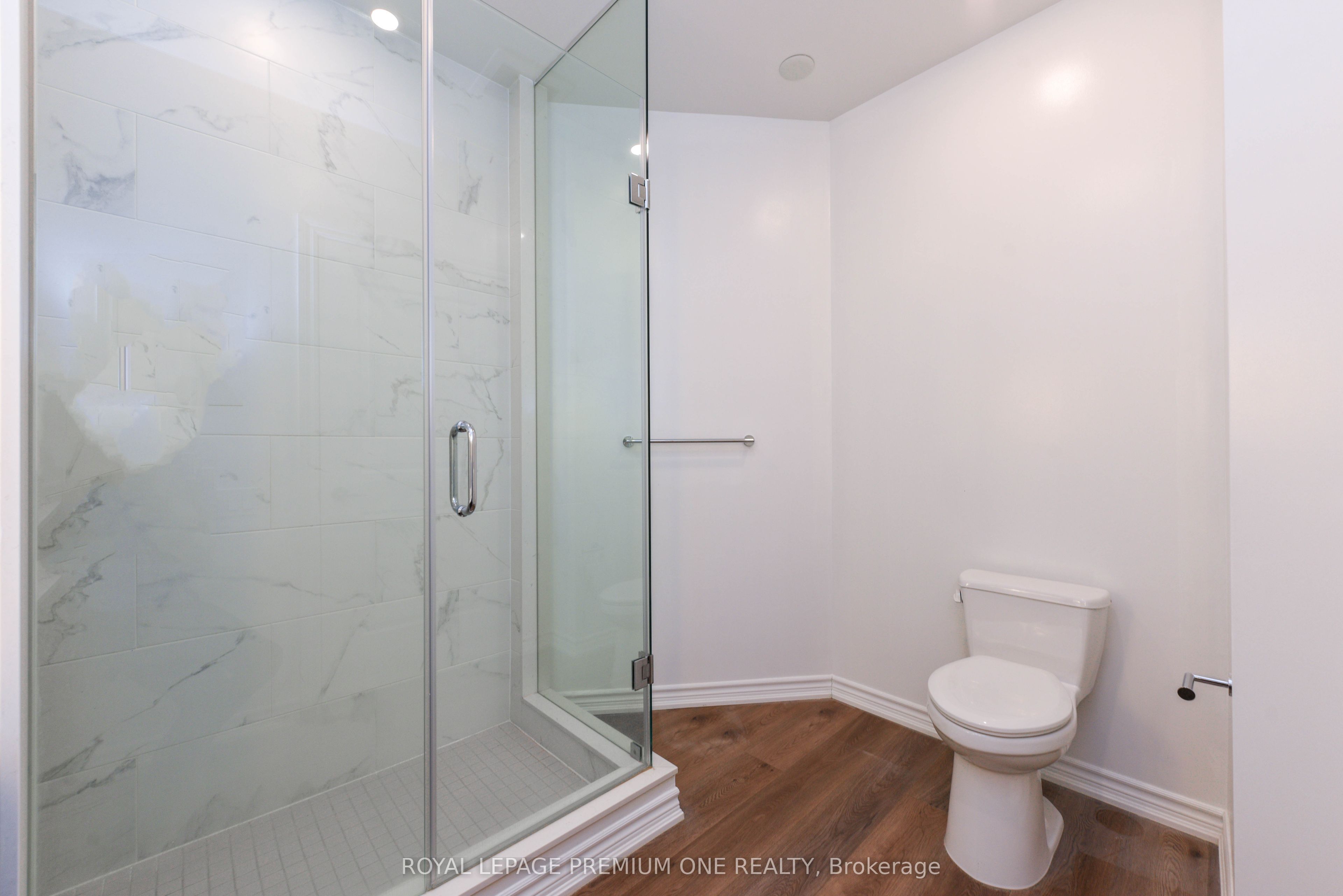 571 Prince Edward Drive N 610 Property Photo 13
