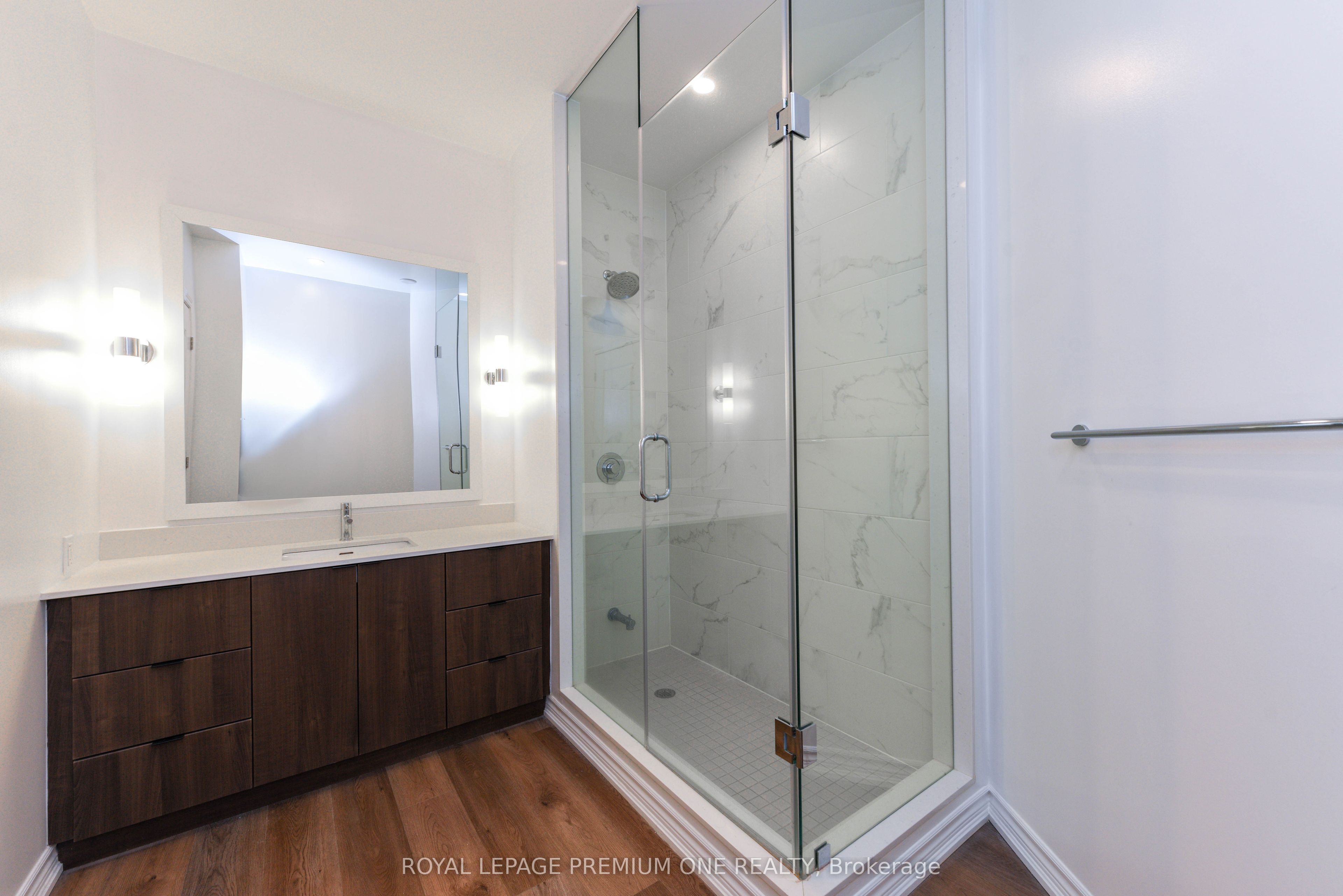 571 Prince Edward Drive N 610 Property Photo 14