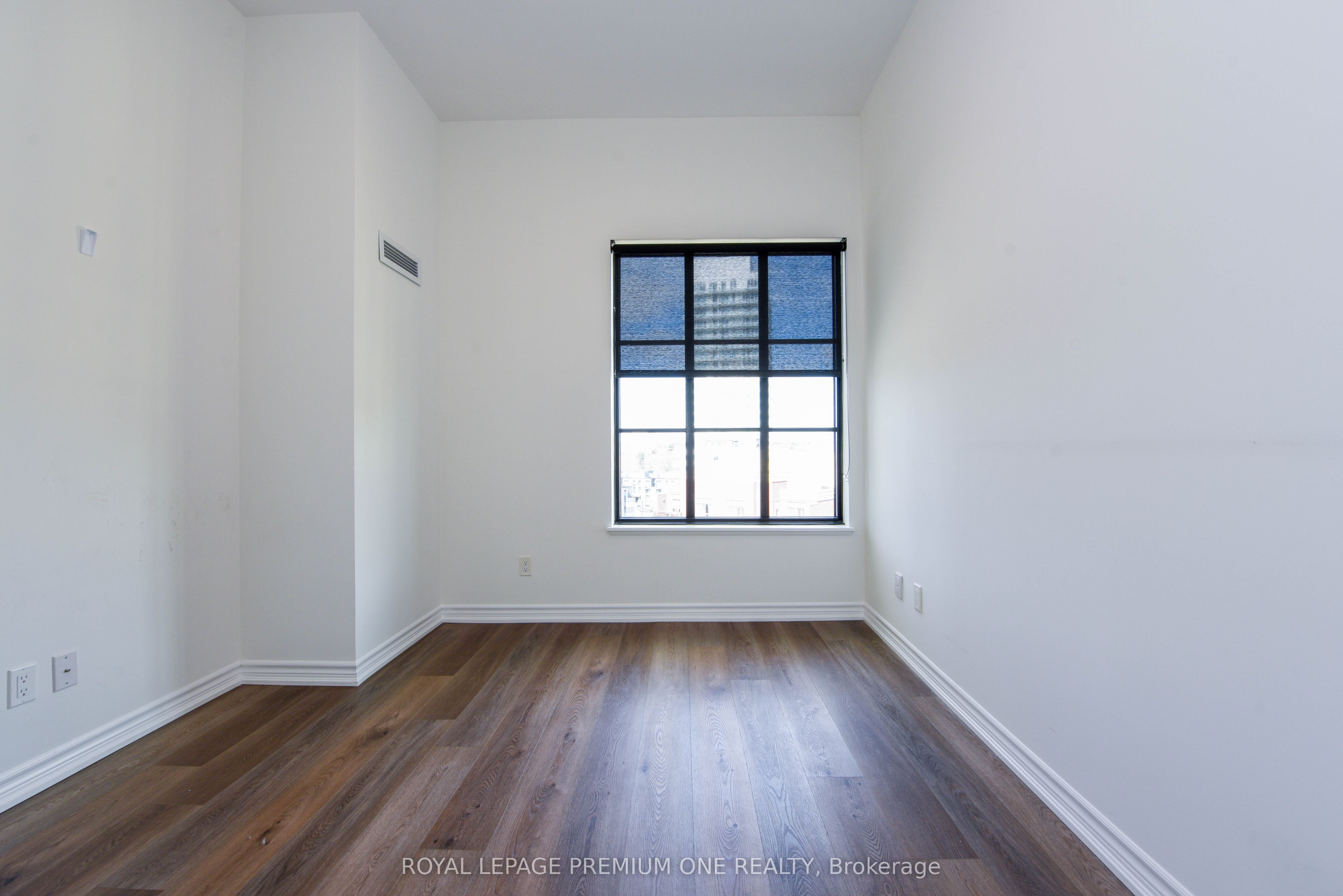 571 Prince Edward Drive N 610 Property Photo 15