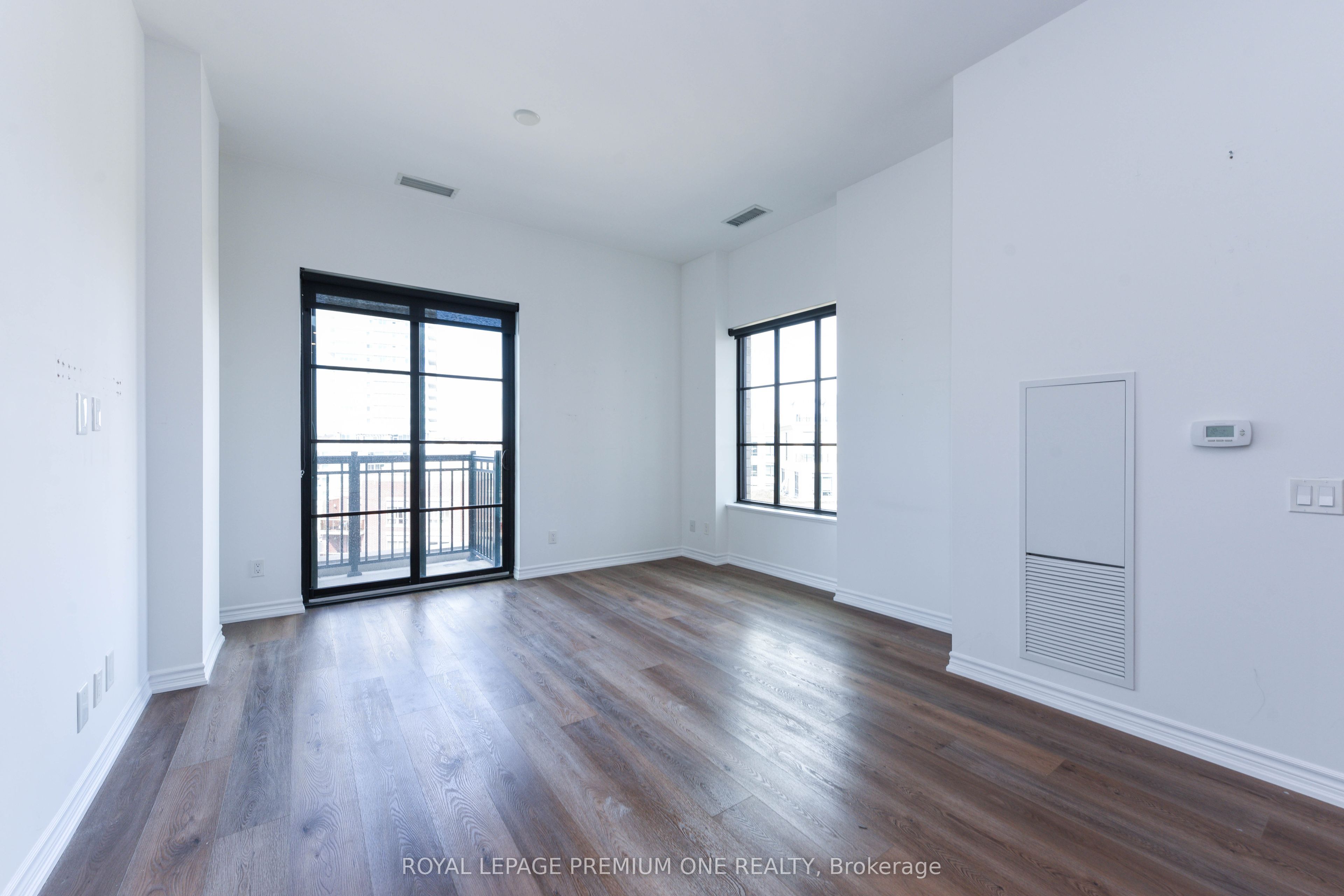 571 Prince Edward Drive N 610 Property Photo 18