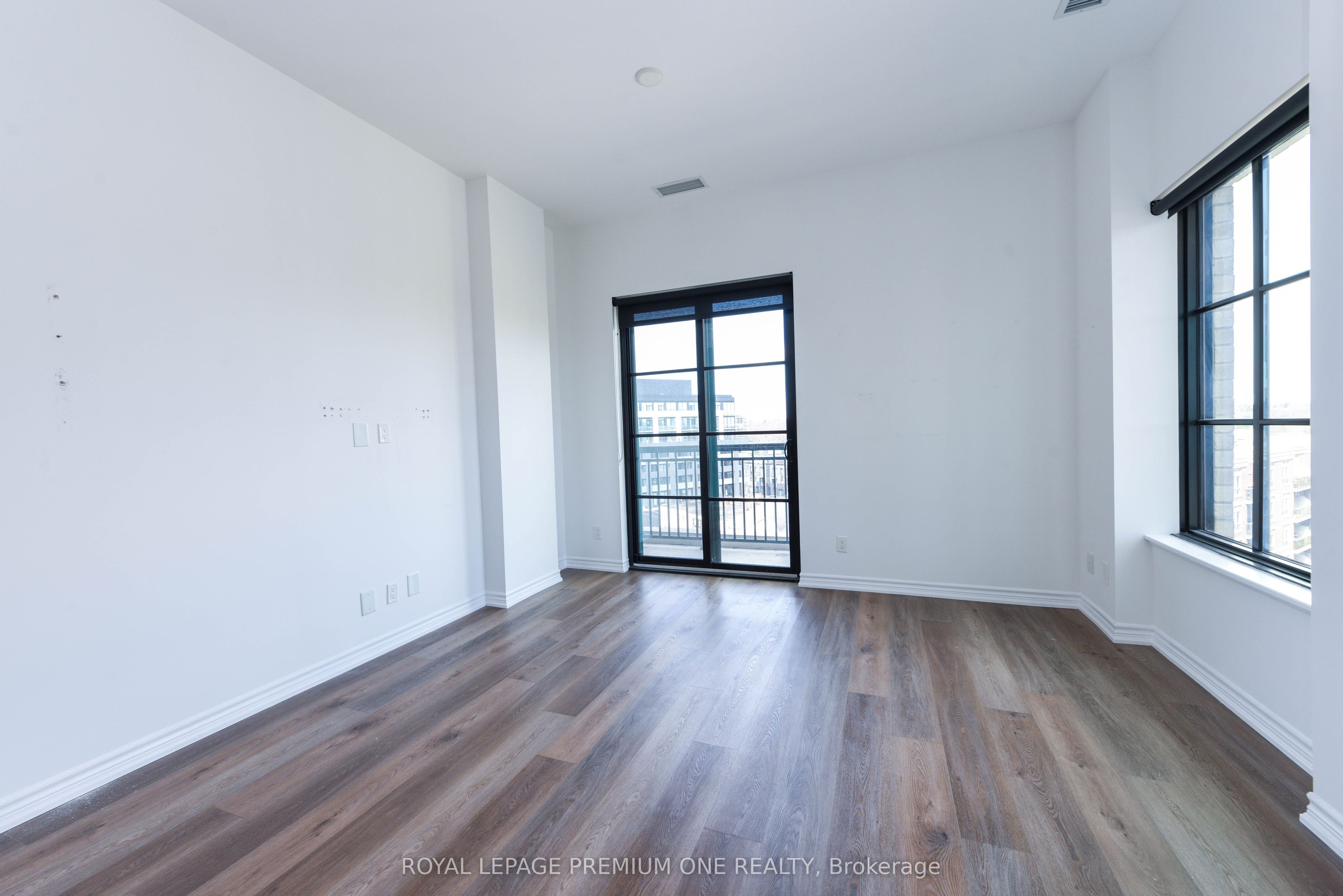 571 Prince Edward Drive N 610 Property Photo 19