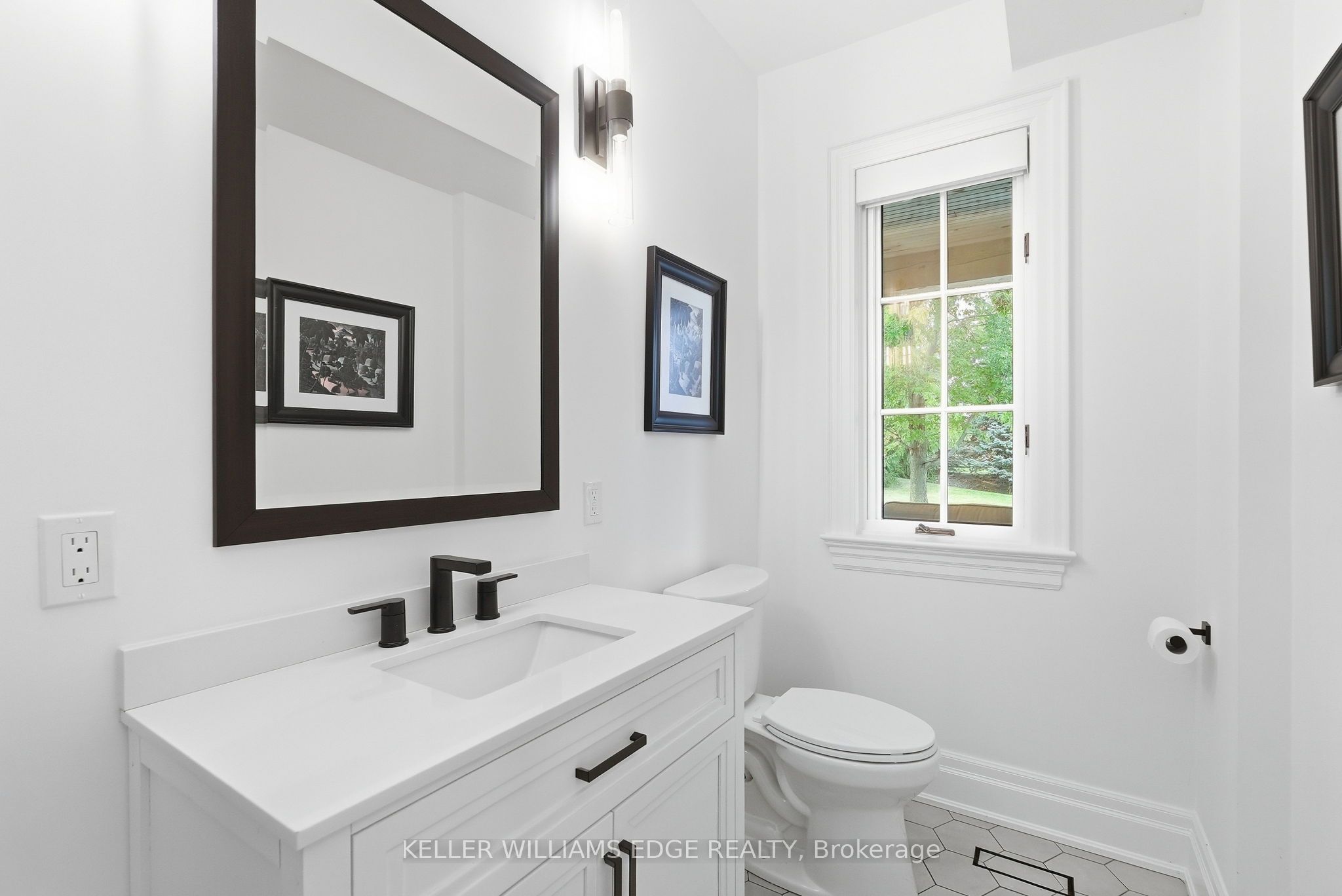 2376 8 Side Road Property Photo 18