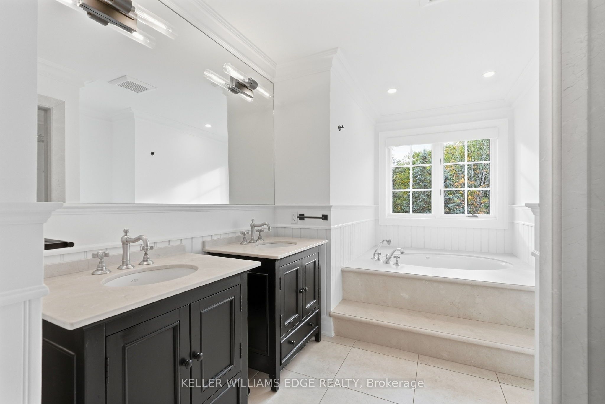 2376 8 Side Road Property Photo 30