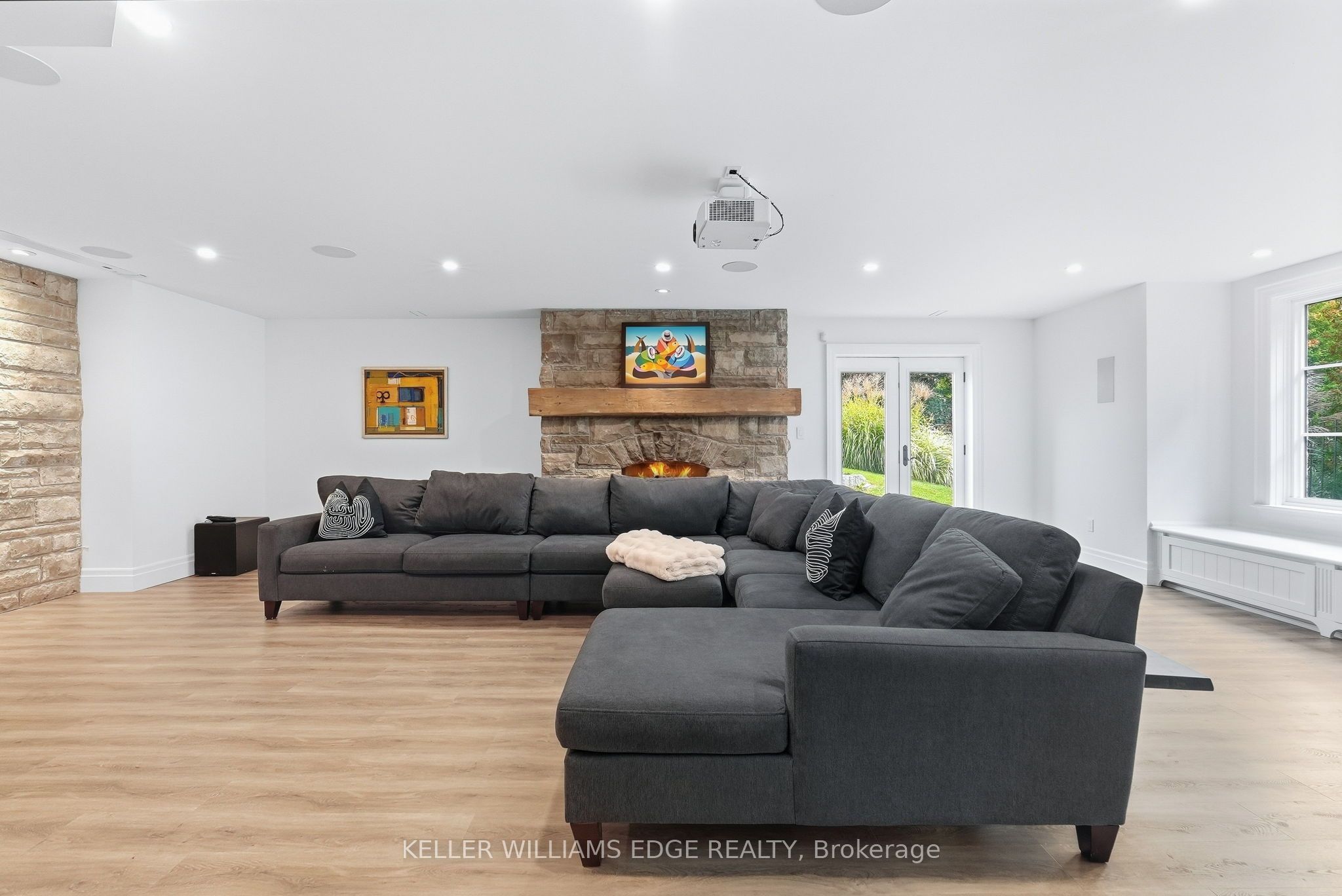 2376 8 Side Road Property Photo 33