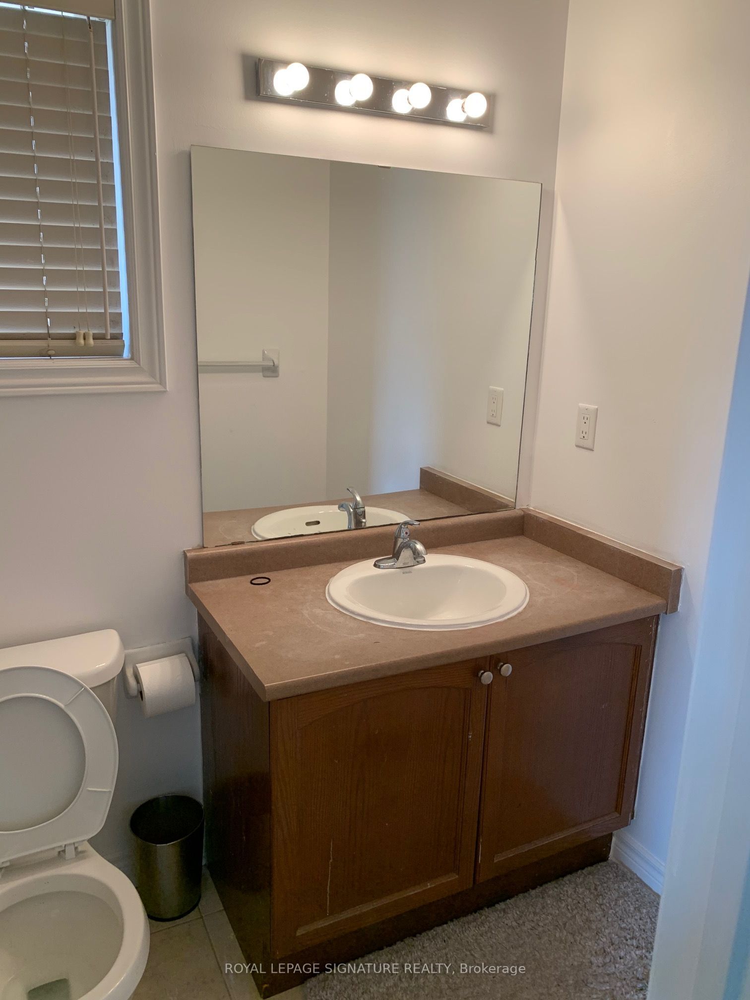 249 Comiskey Crescent Property Photo 3