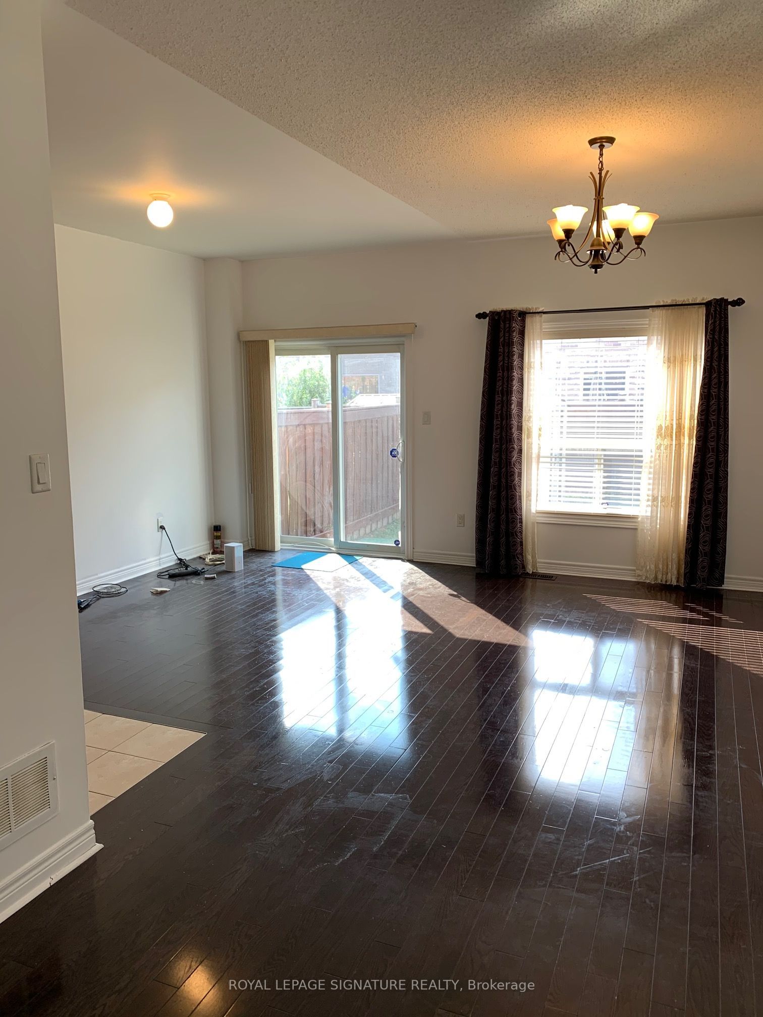 249 Comiskey Crescent Property Photo 4