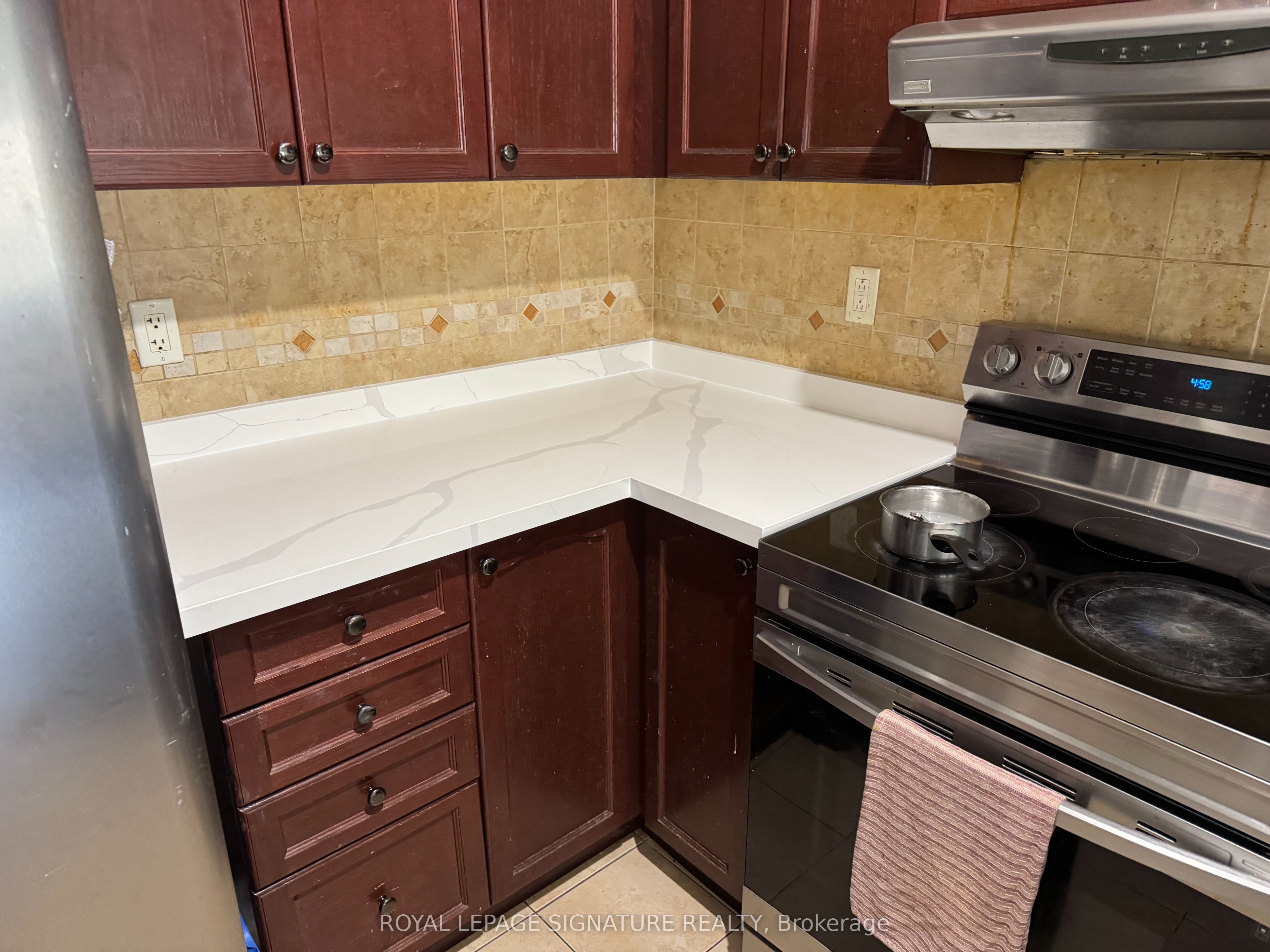 249 Comiskey Crescent Property Photo 5