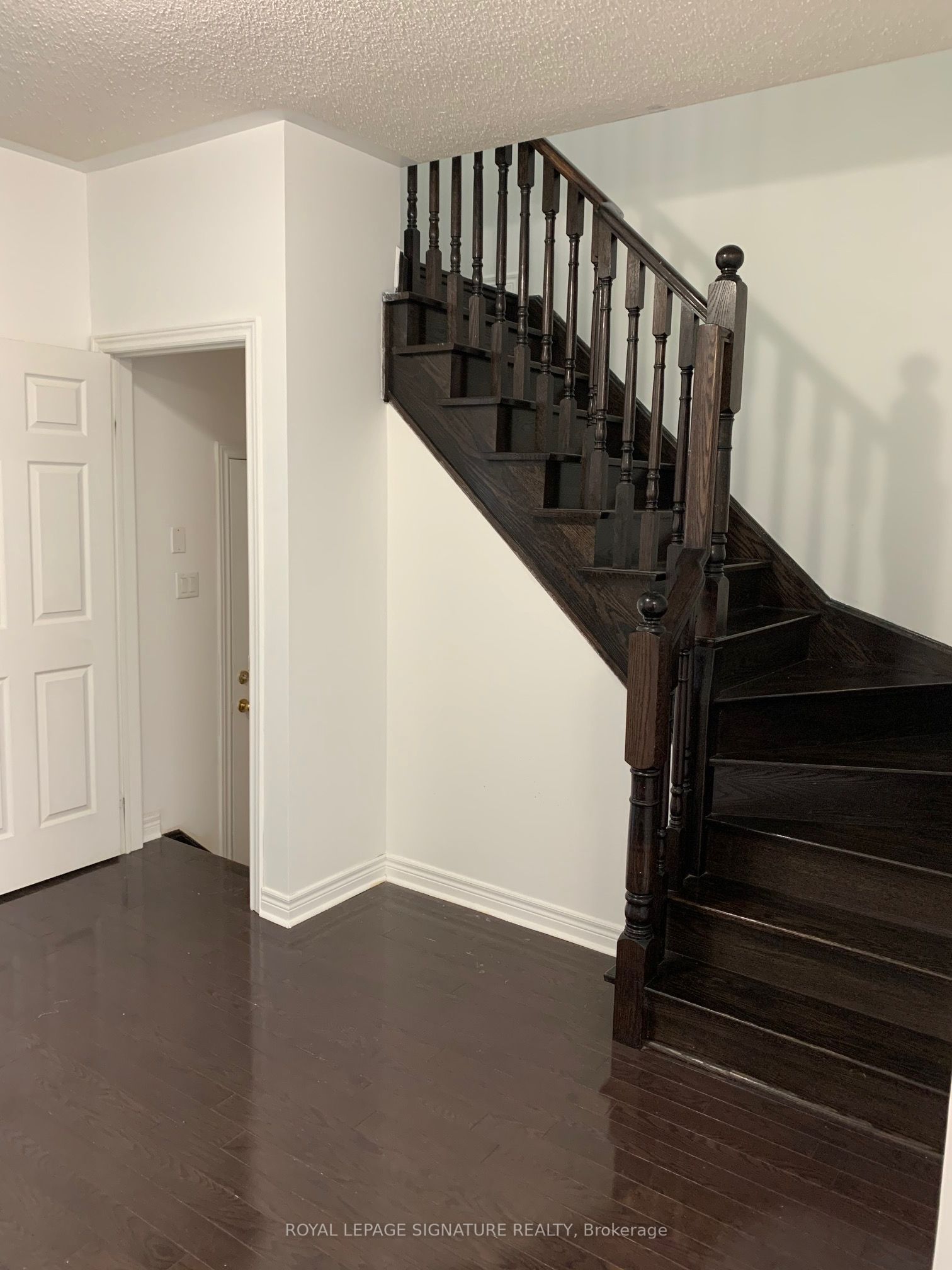 249 Comiskey Crescent Property Photo 7