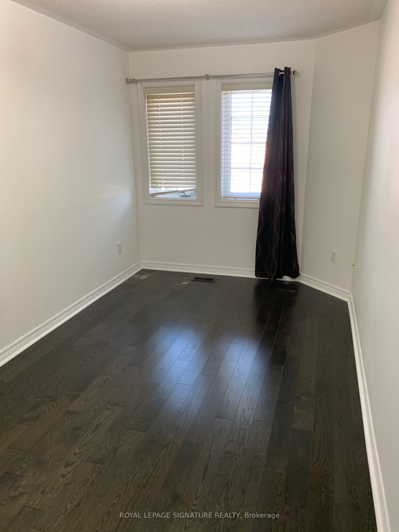 249 Comiskey Crescent Property Photo 11