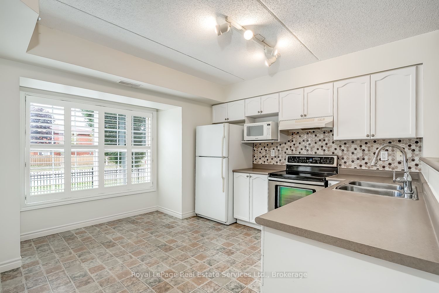 1460 Bishops Gate 111 Property Photo 2