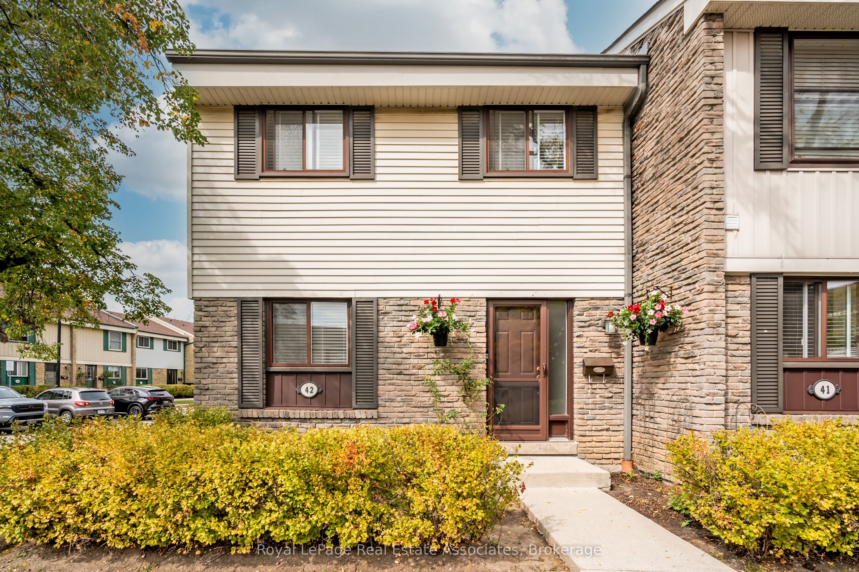 2779 Gananoque Drive 42