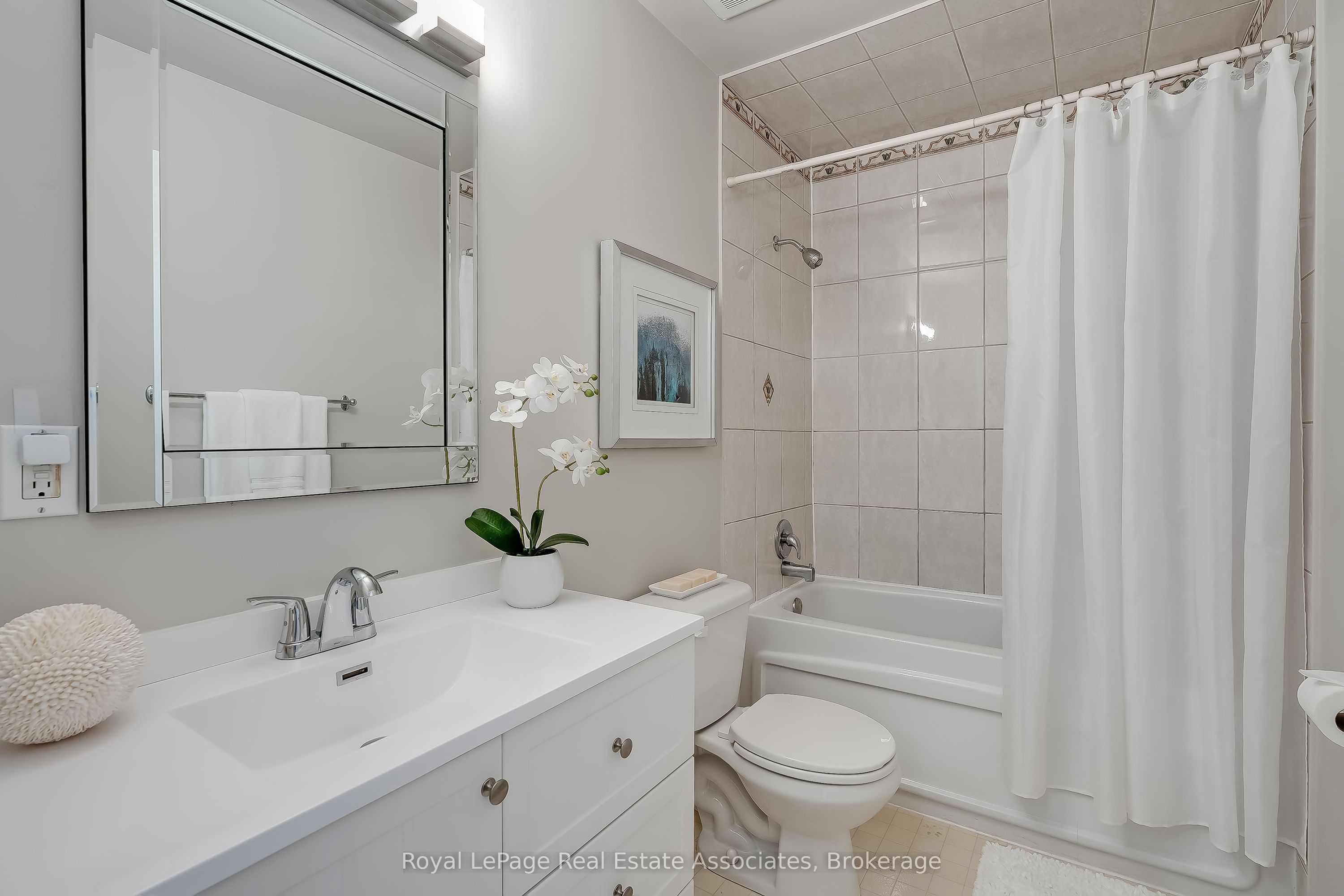 2779 Gananoque Drive 42 Property Photo 19