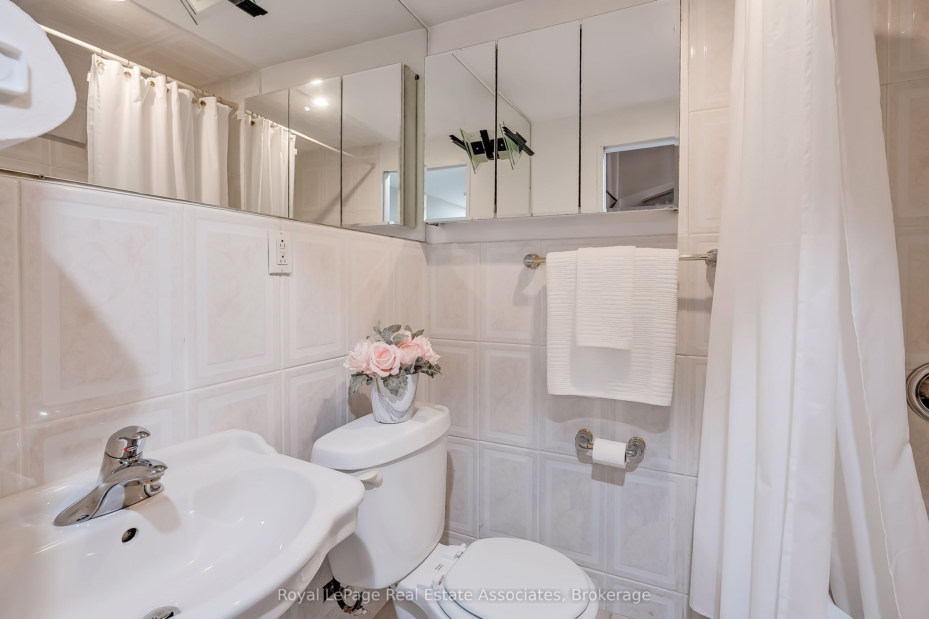 2779 Gananoque Drive 42 Property Photo 26