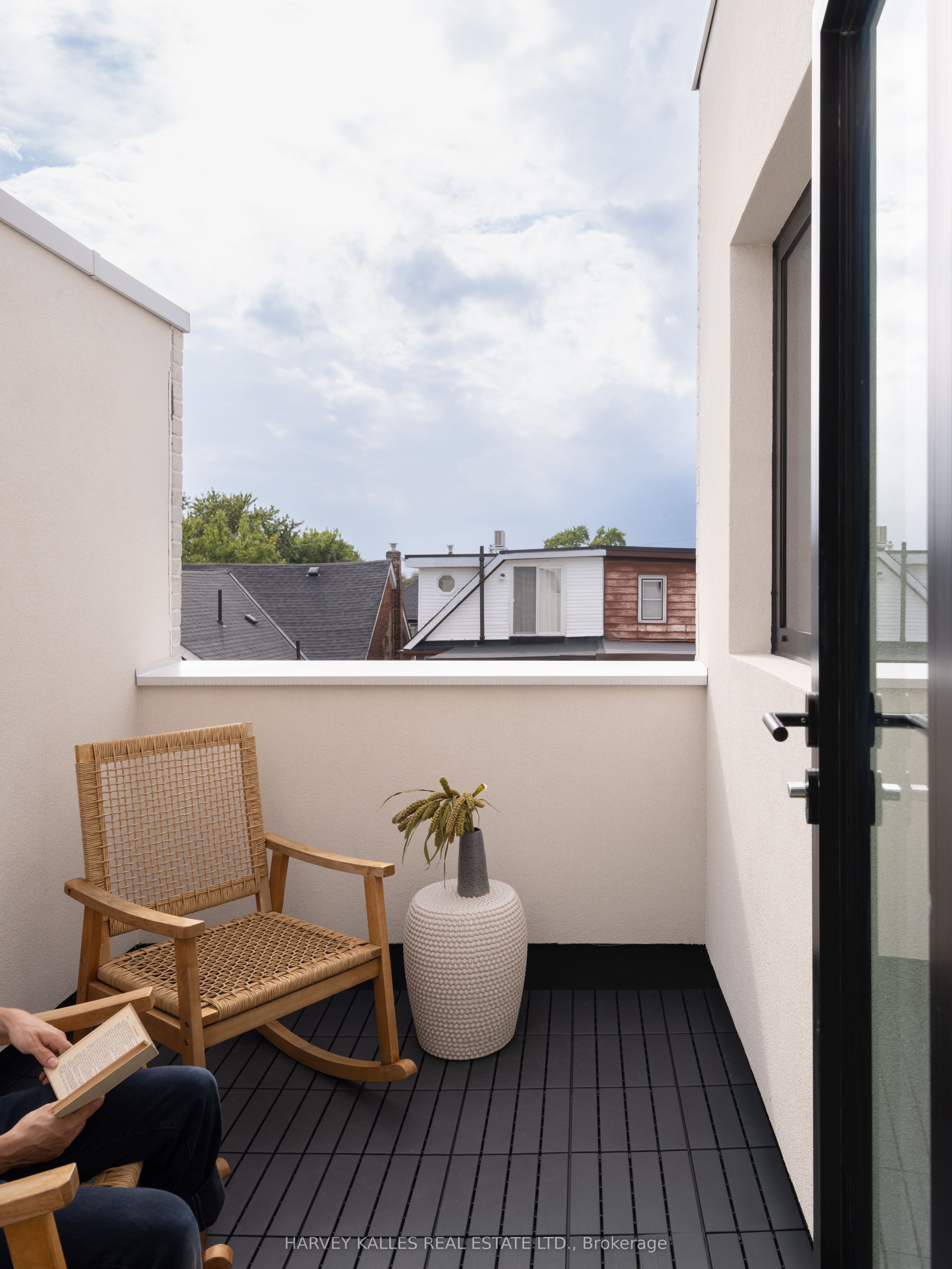 157 Hallam Street B Property Photo 14