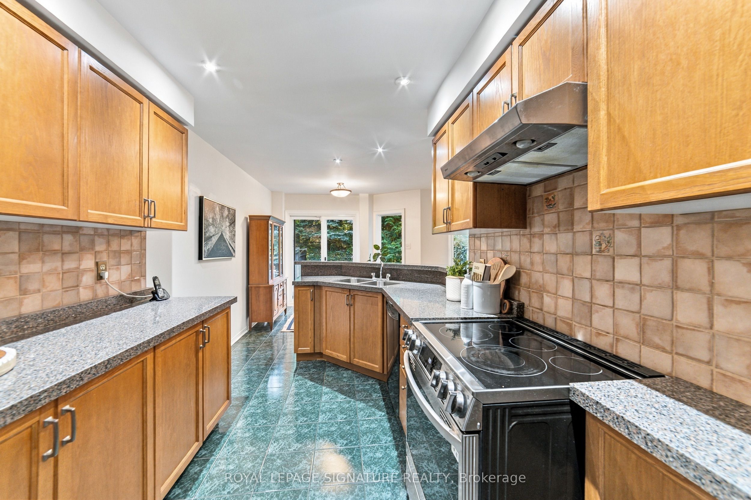 1152 Westview Terrace Property Photo 14
