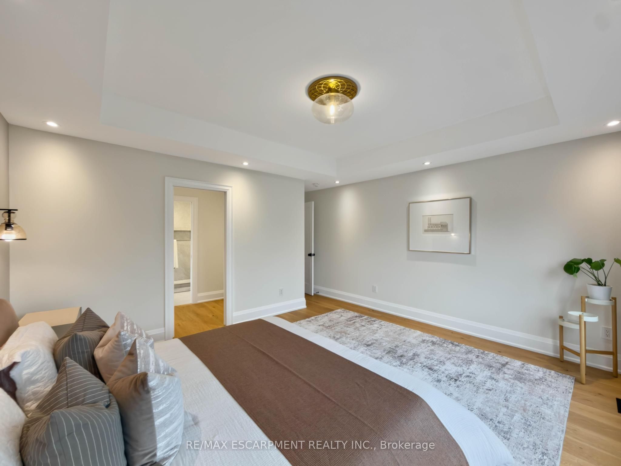 260 Kent Crescent Property Photo 25