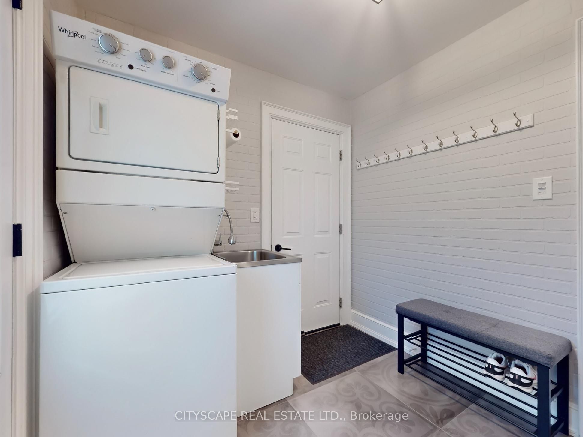 2585 Kenna Court Property Photo 17