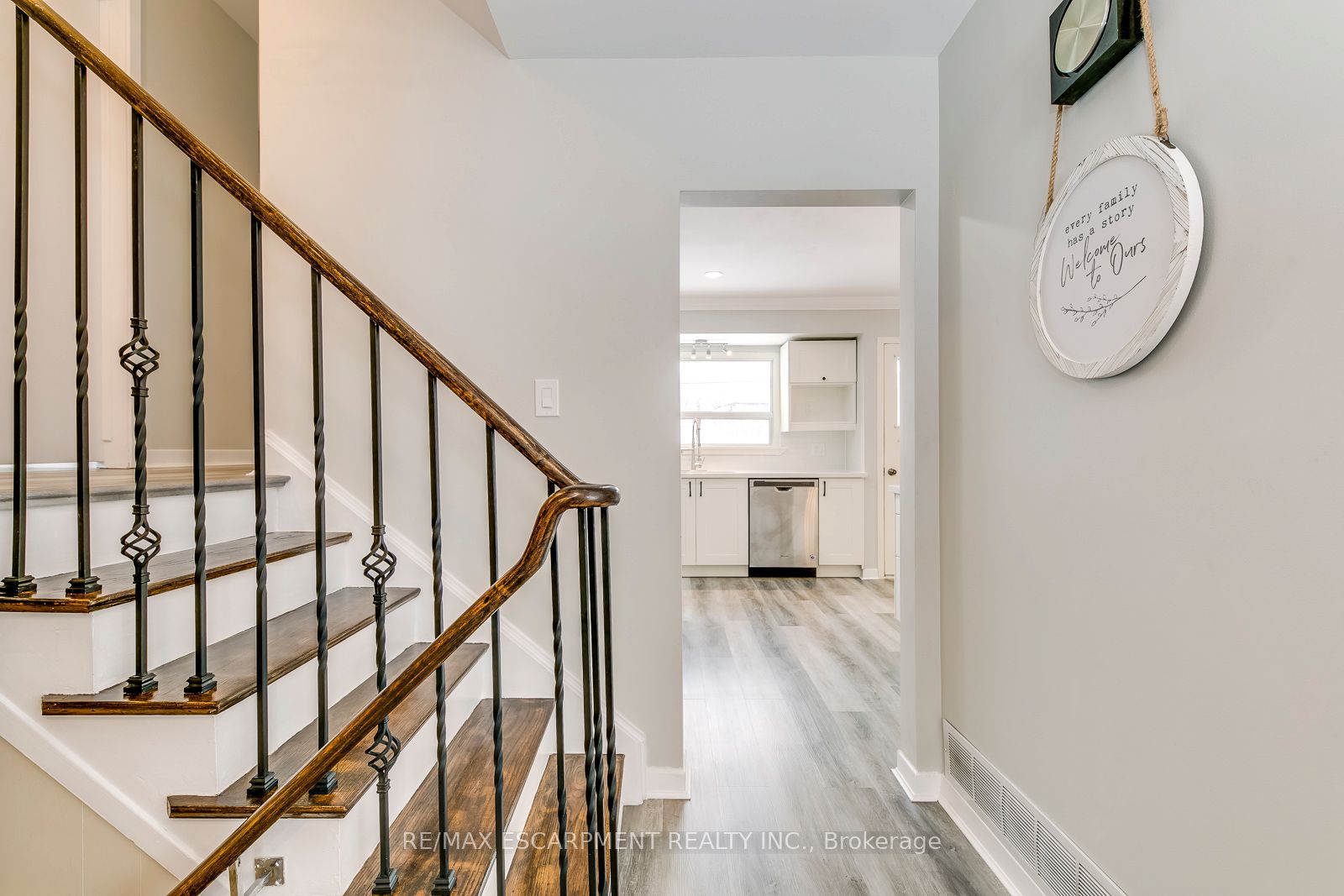 5440 Windermere Drive Property Photo 10