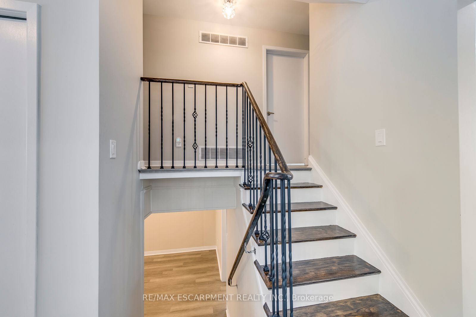 5440 Windermere Drive Property Photo 18