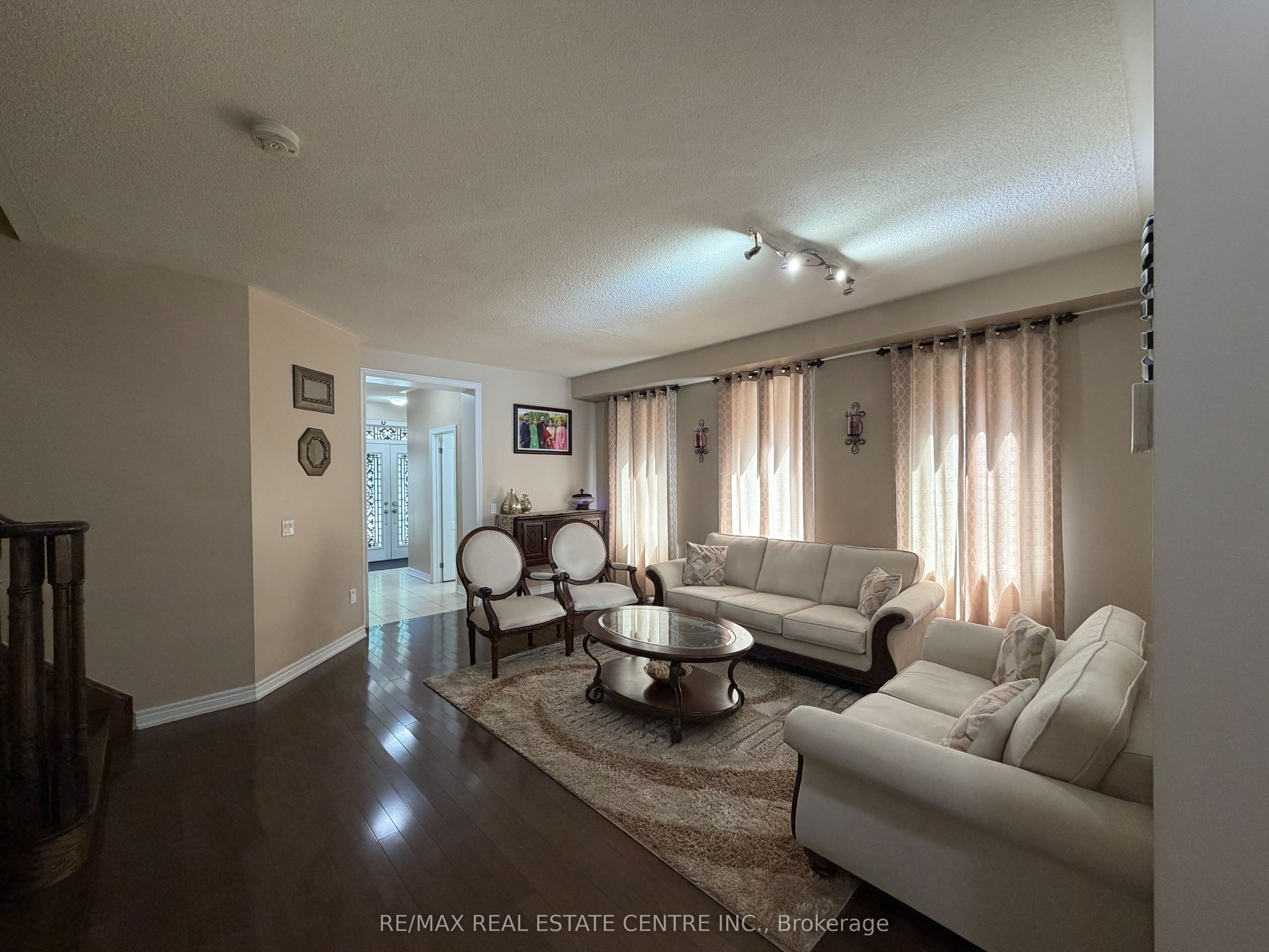 14 Twistleton Street Property Photo 8