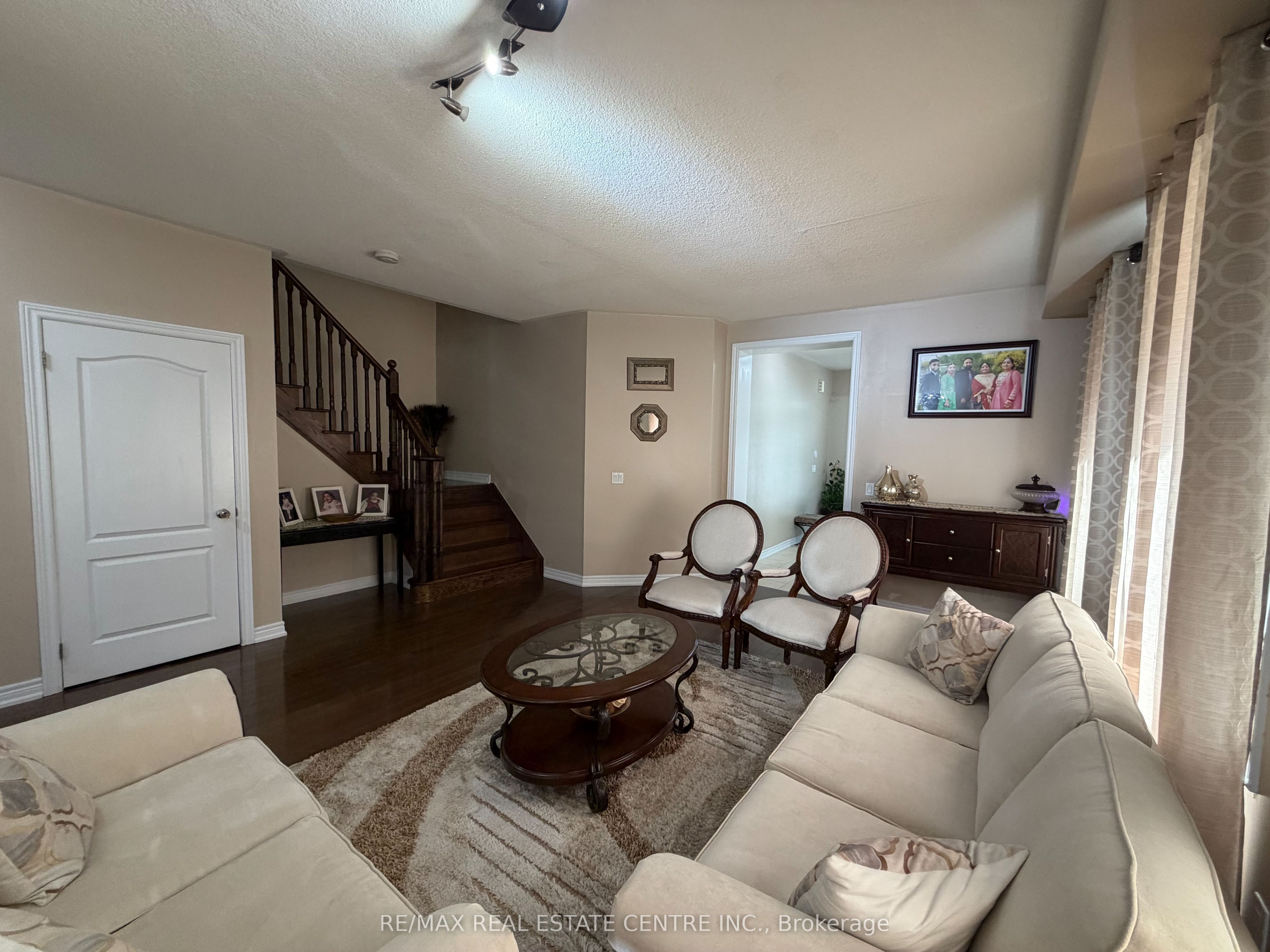 14 Twistleton Street Property Photo 9