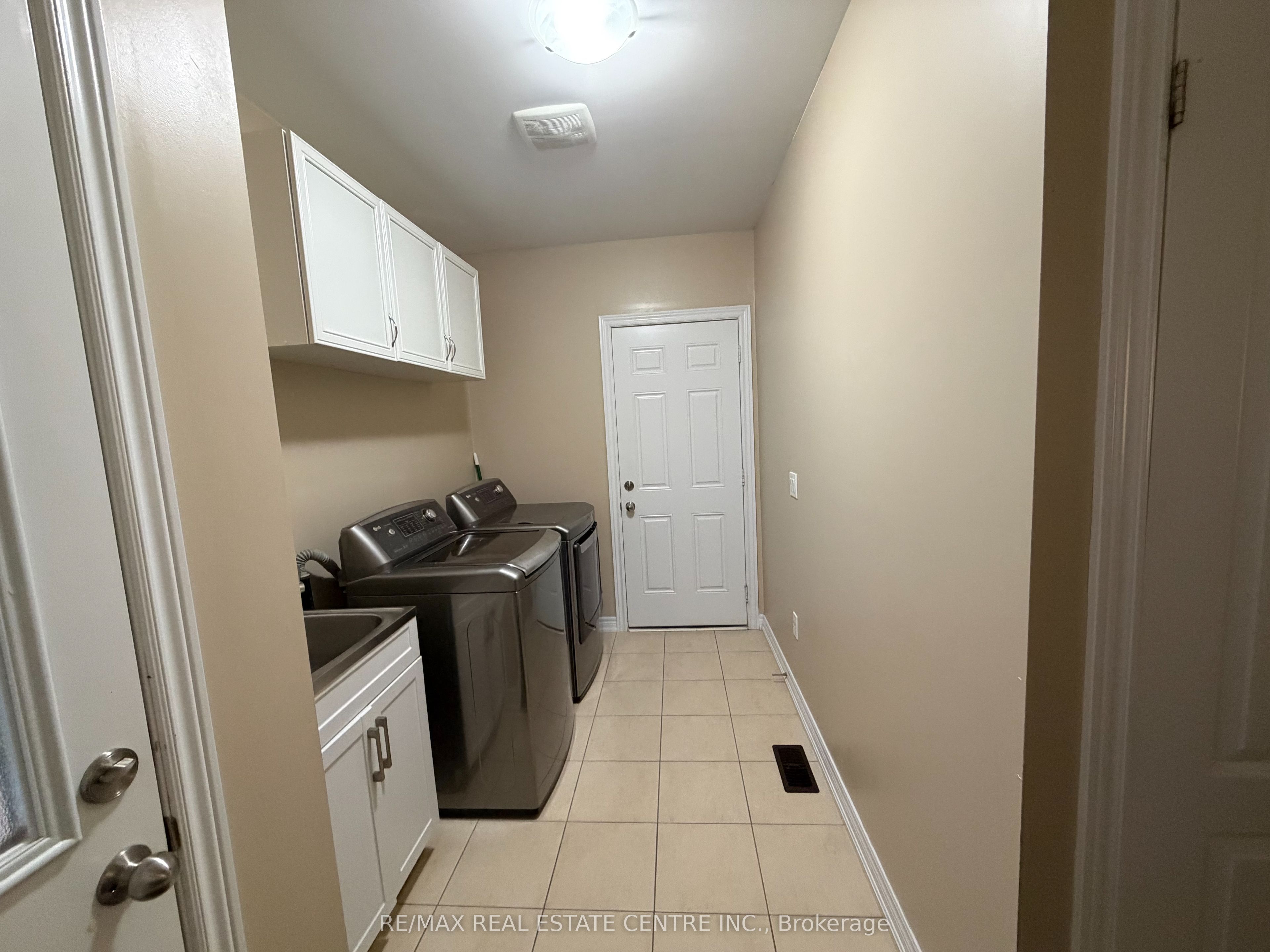 14 Twistleton Street Property Photo 31