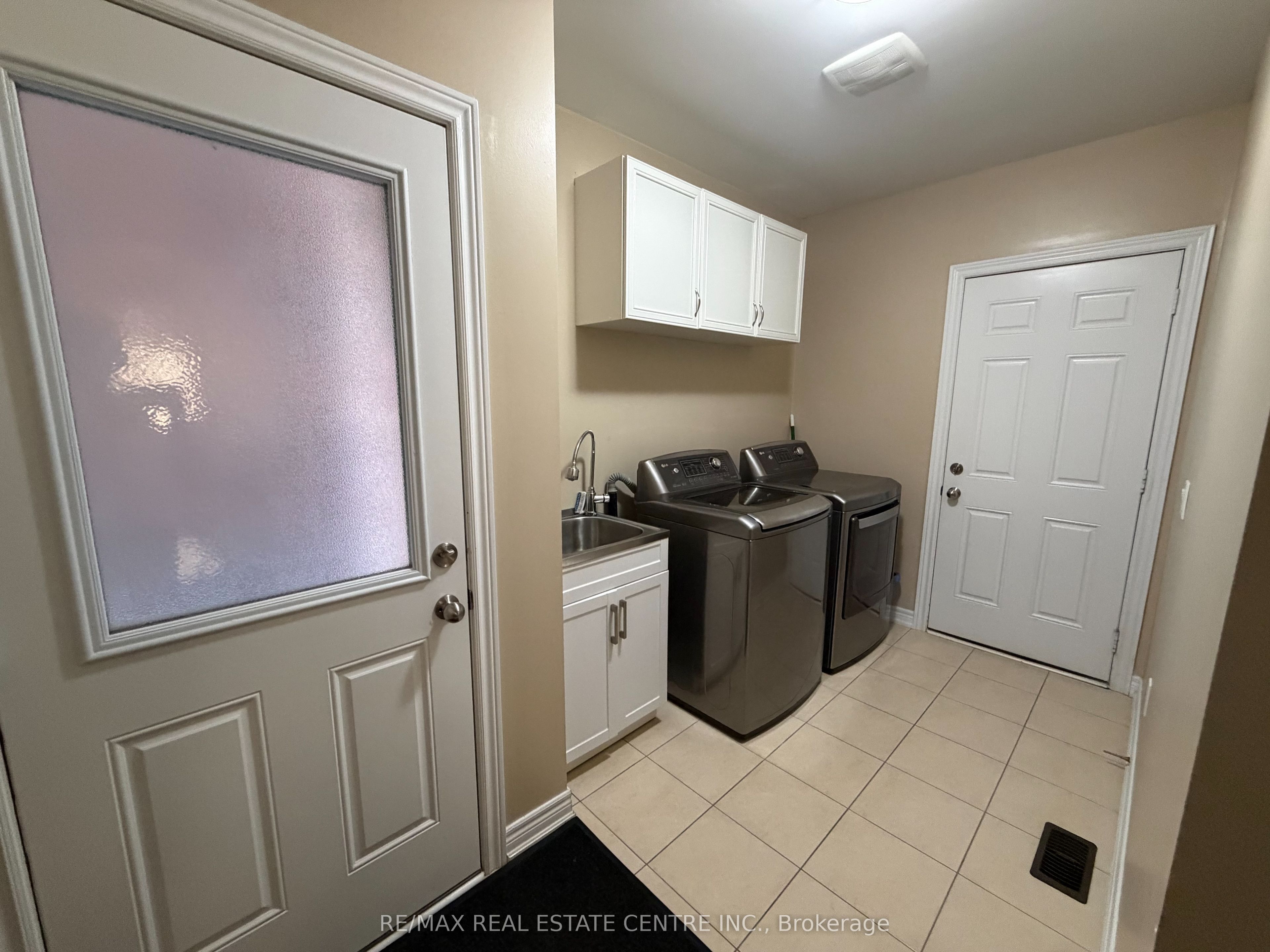 14 Twistleton Street Property Photo 32