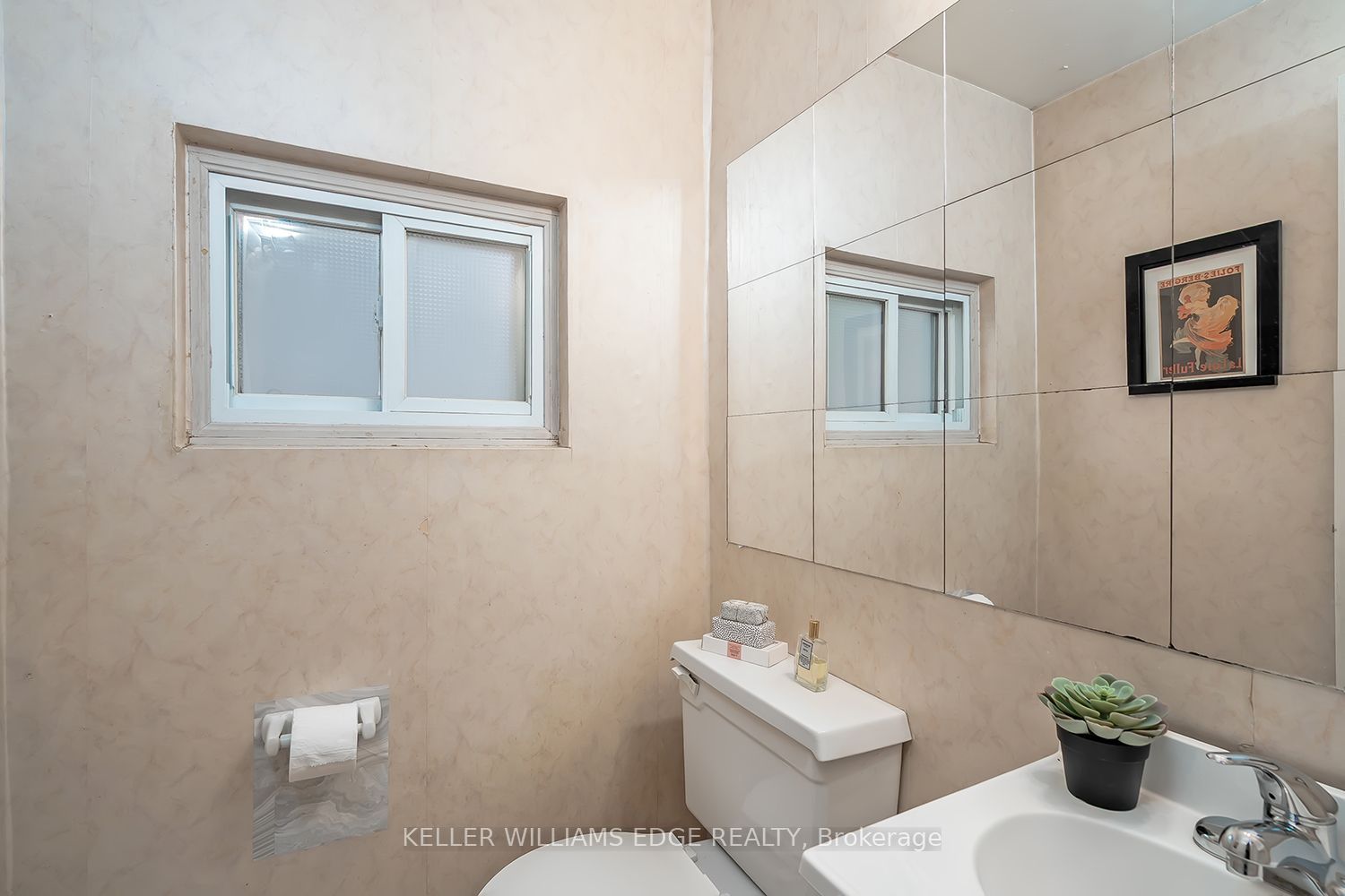 473 Woodview Road 2 Property Photo 15