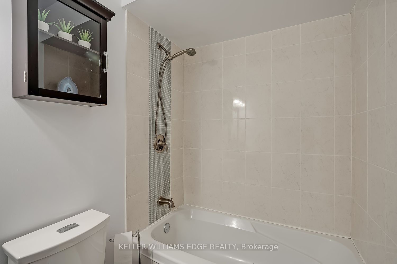 473 Woodview Road 2 Property Photo 24
