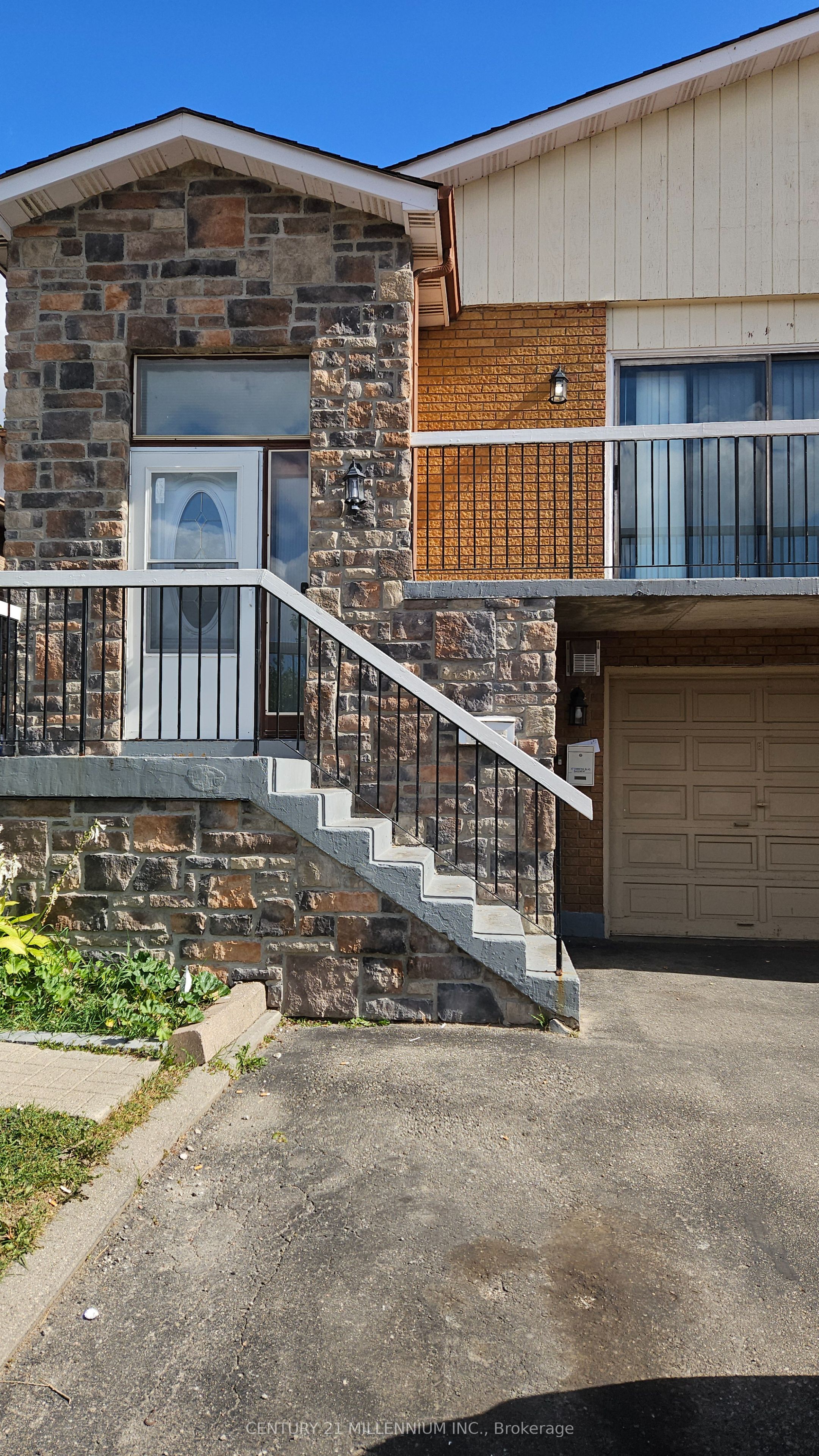 67 Simmons Boulevard Upper Property Photo 1