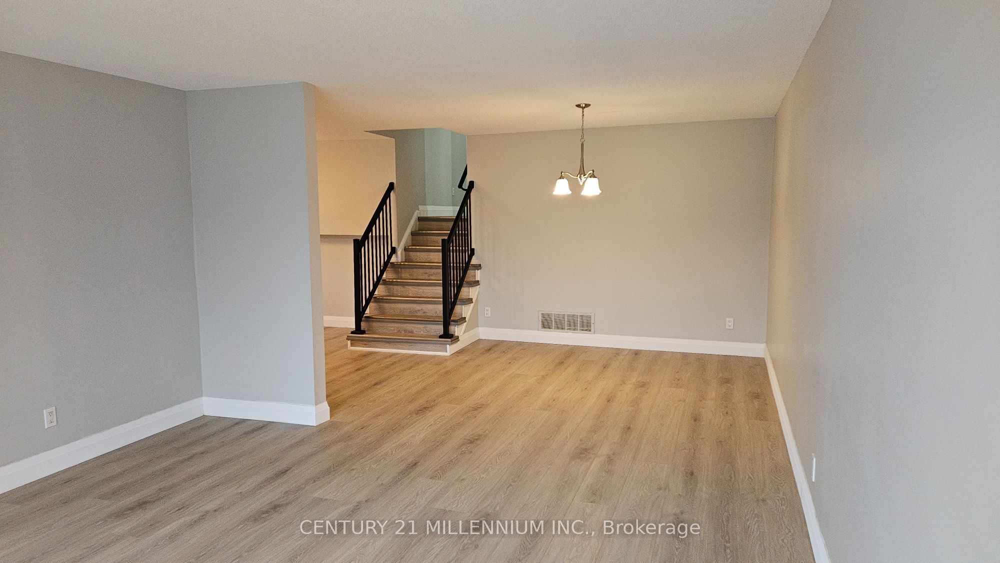 67 Simmons Boulevard Upper Property Photo 4