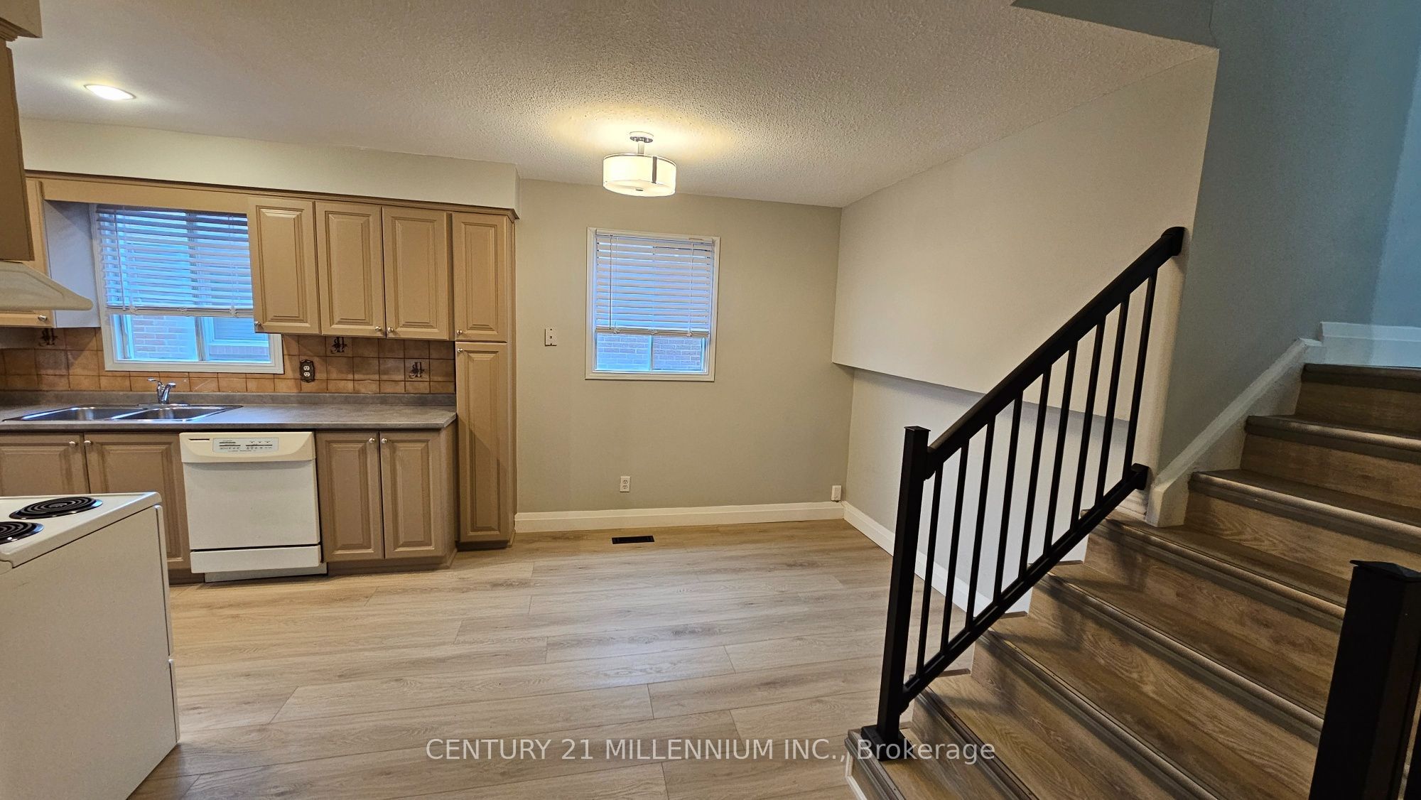67 Simmons Boulevard Upper Property Photo 5