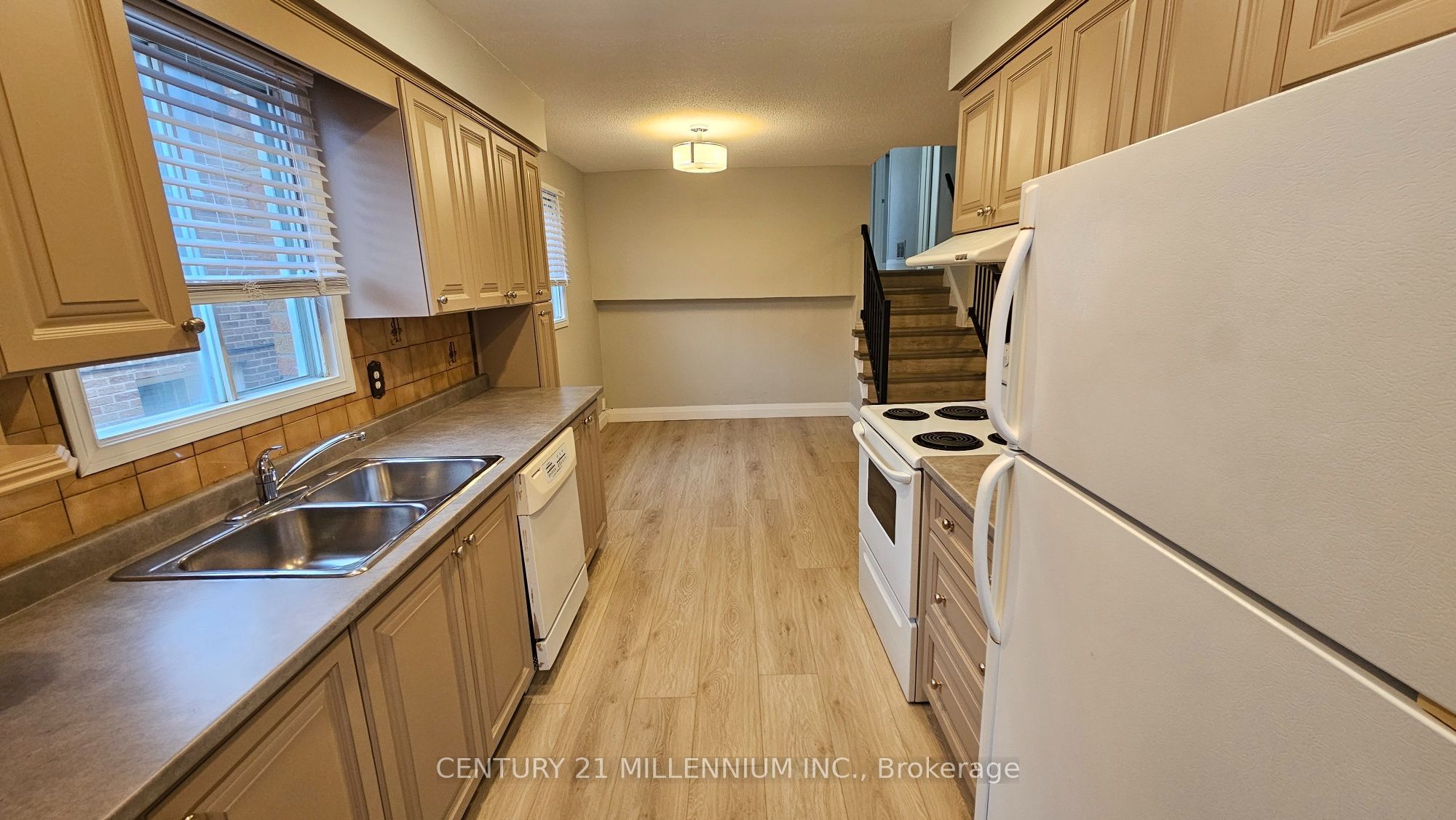 67 Simmons Boulevard Upper Property Photo 6