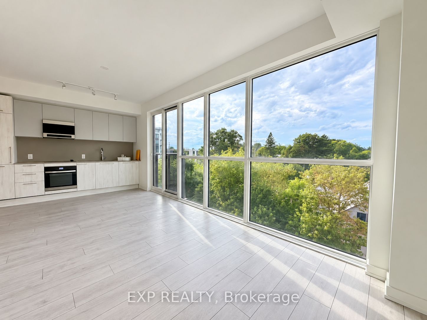 1381 Lakeshore Road 409 Property Photo 4