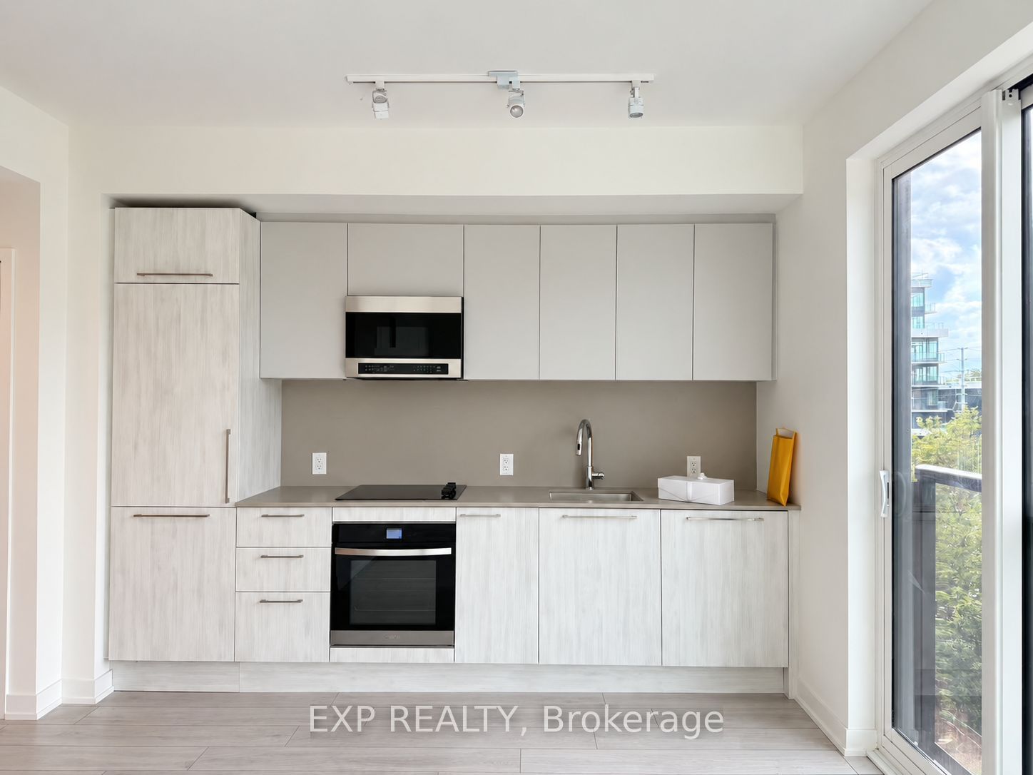 1381 Lakeshore Road 409 Property Photo 7
