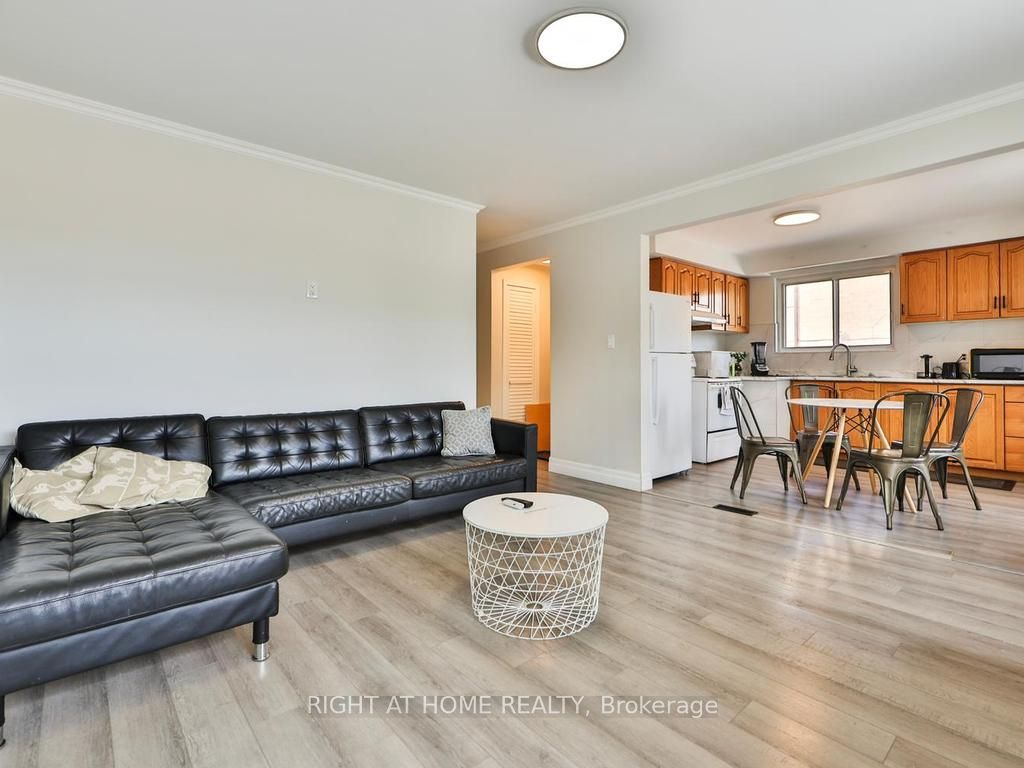 3174 Weston Road Property Photo 4