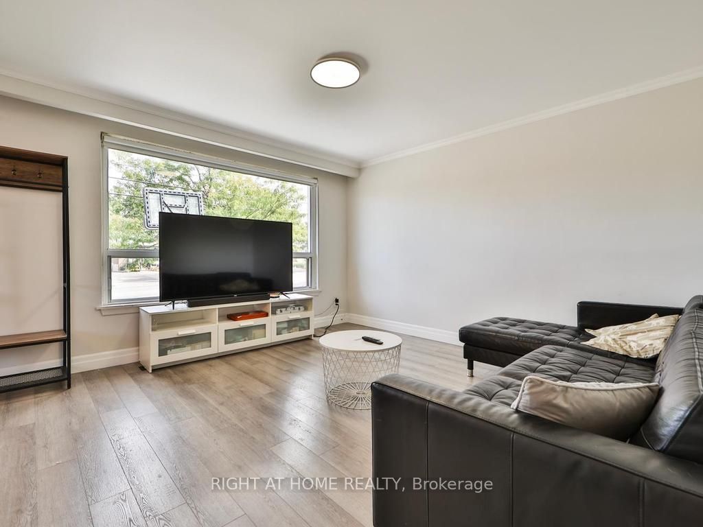 3174 Weston Road Property Photo 6