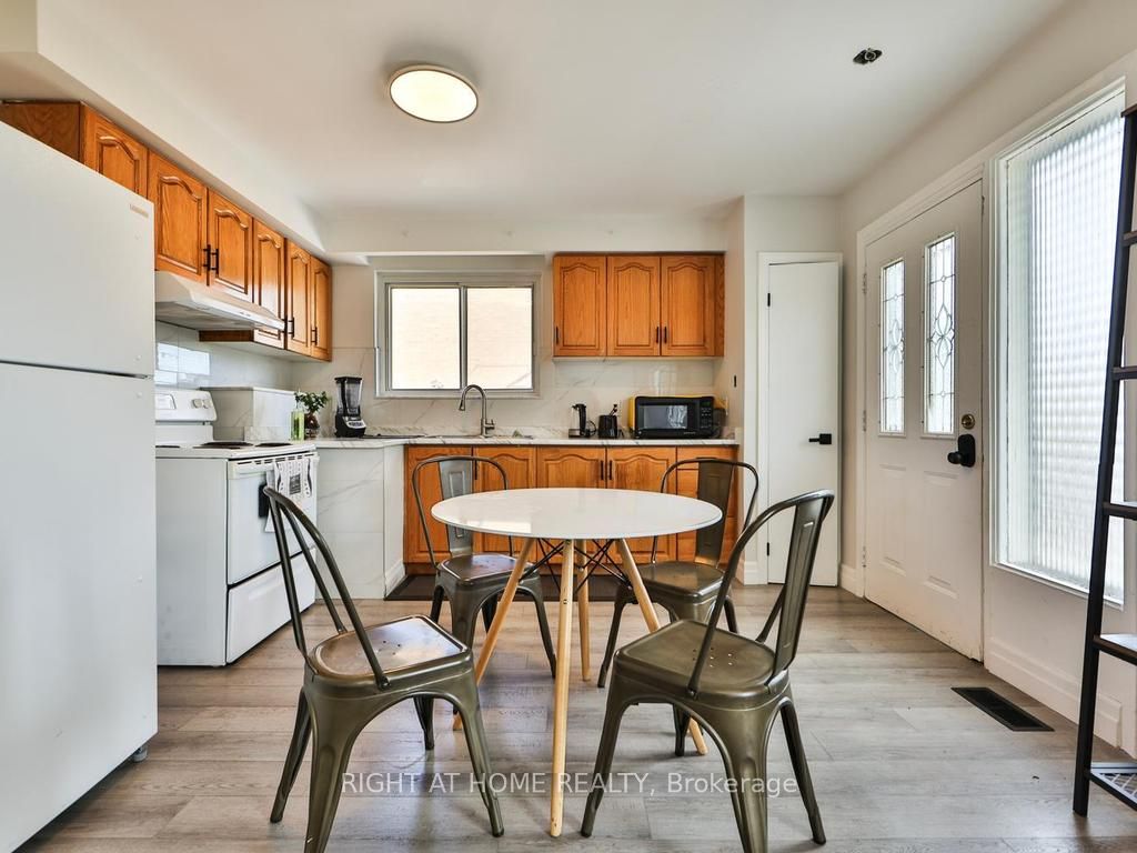 3174 Weston Road Property Photo 8