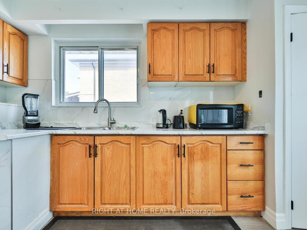 3174 Weston Road Property Photo 11