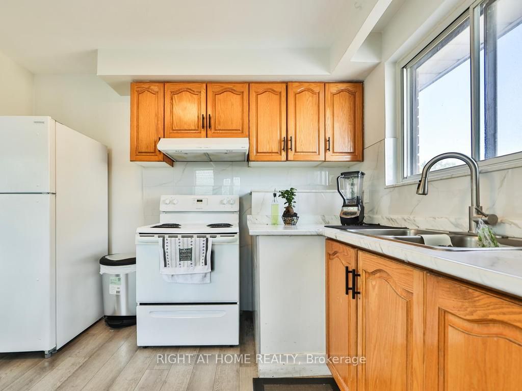 3174 Weston Road Property Photo 12