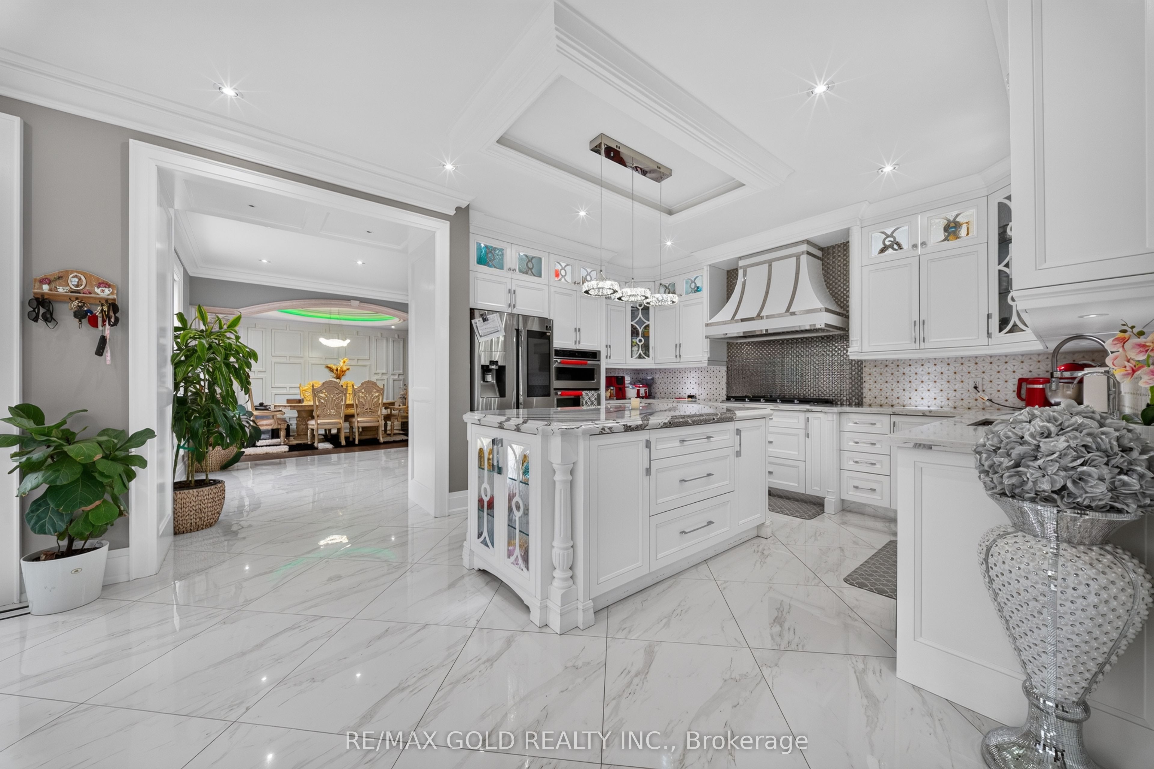 33 Young Court Property Photo 9