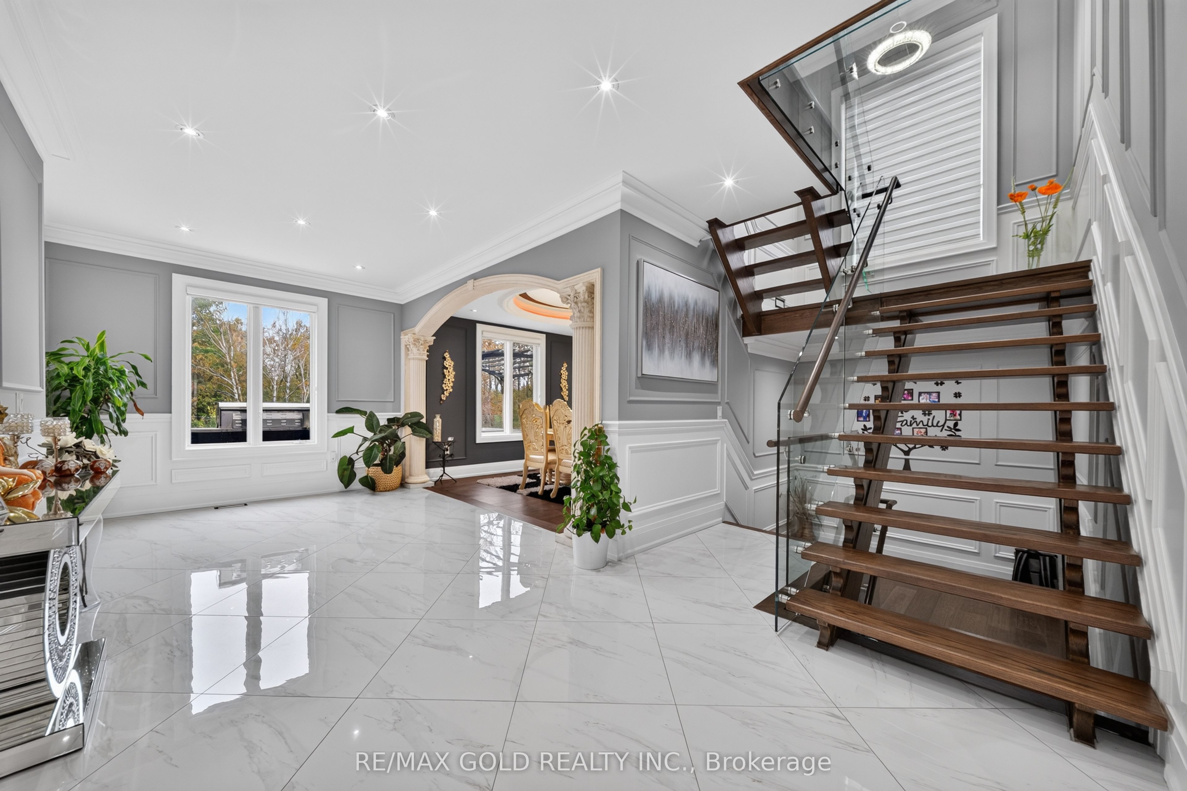 33 Young Court Property Photo 18