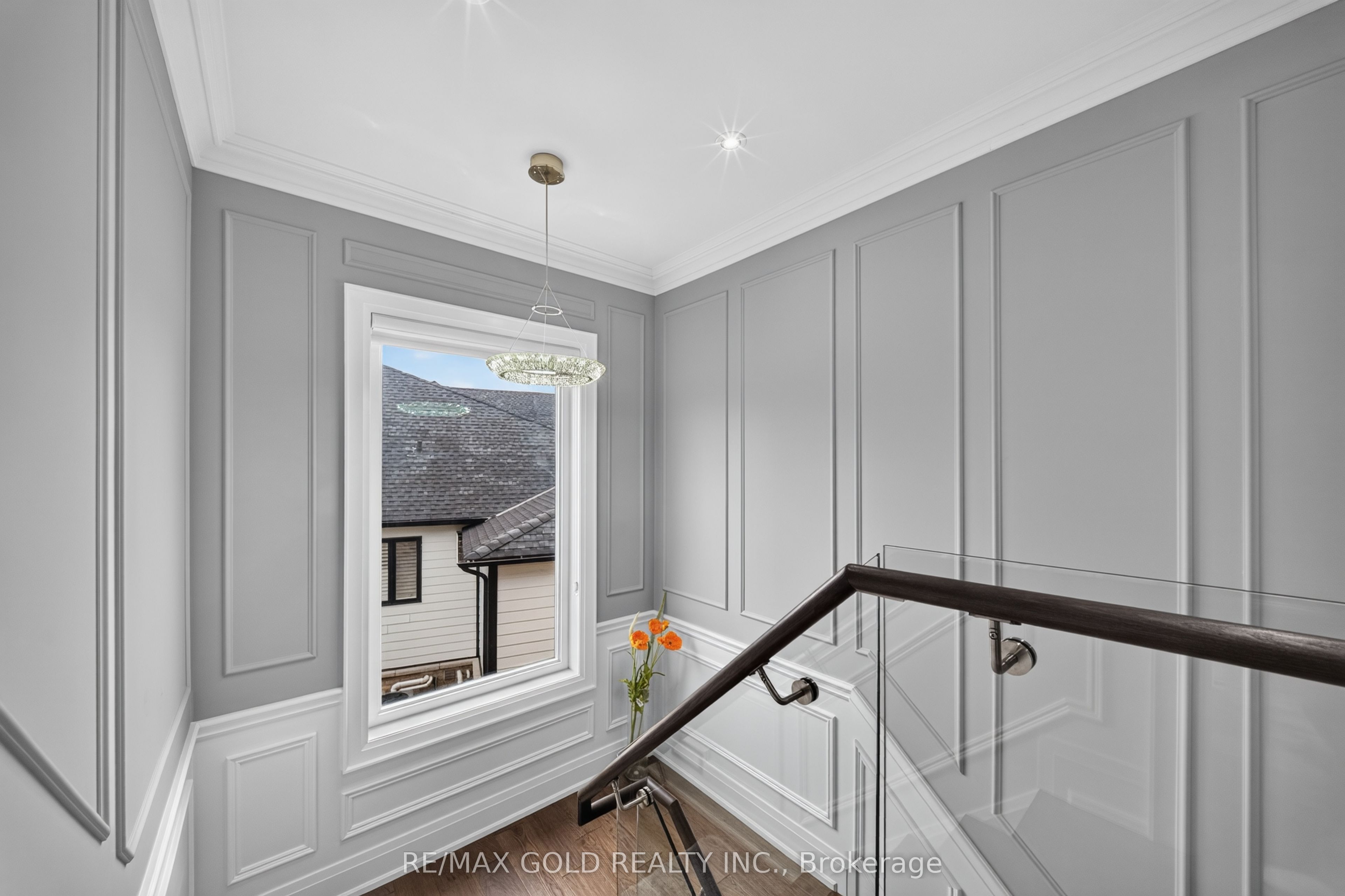 33 Young Court Property Photo 19