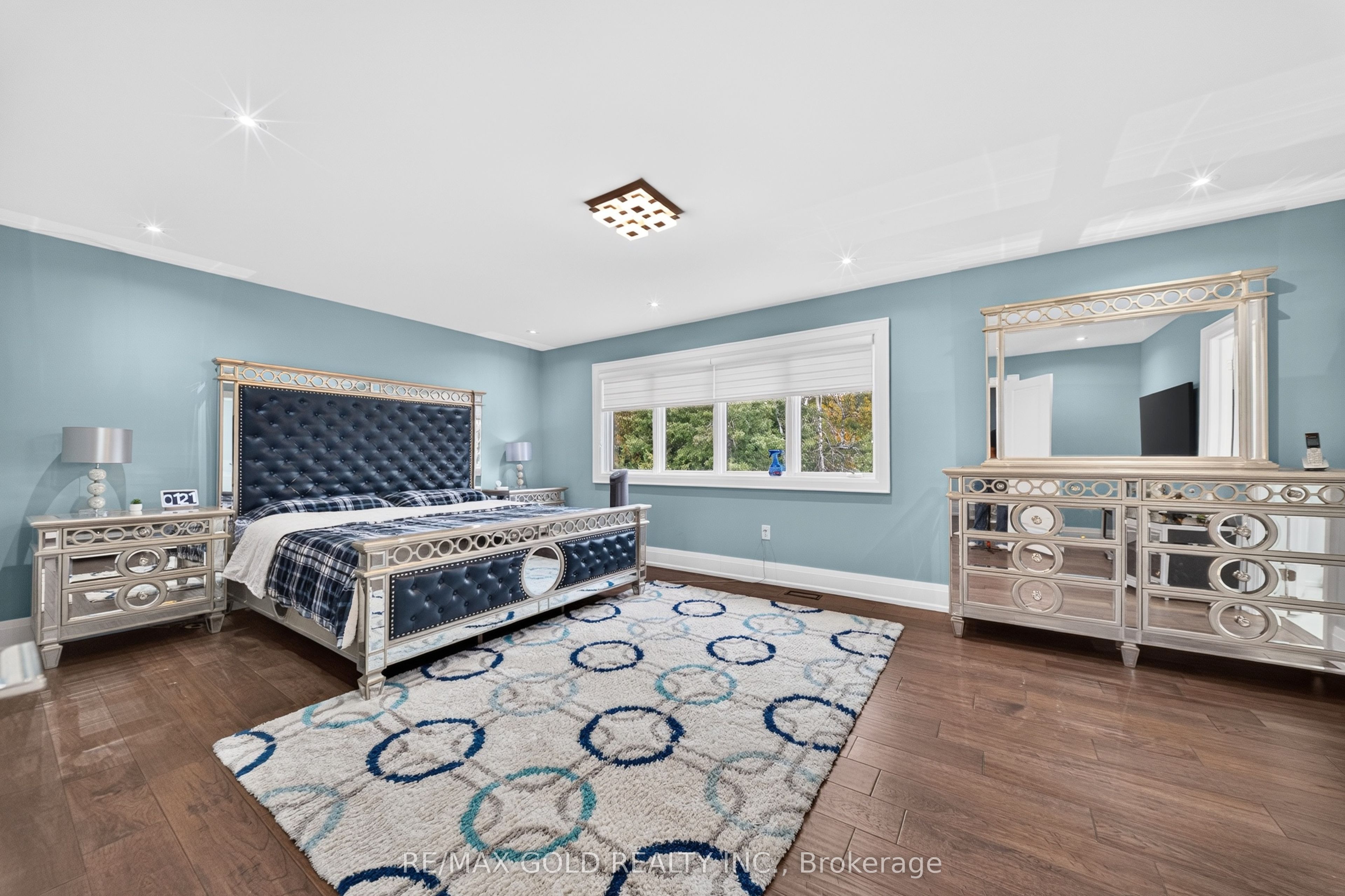 33 Young Court Property Photo 20