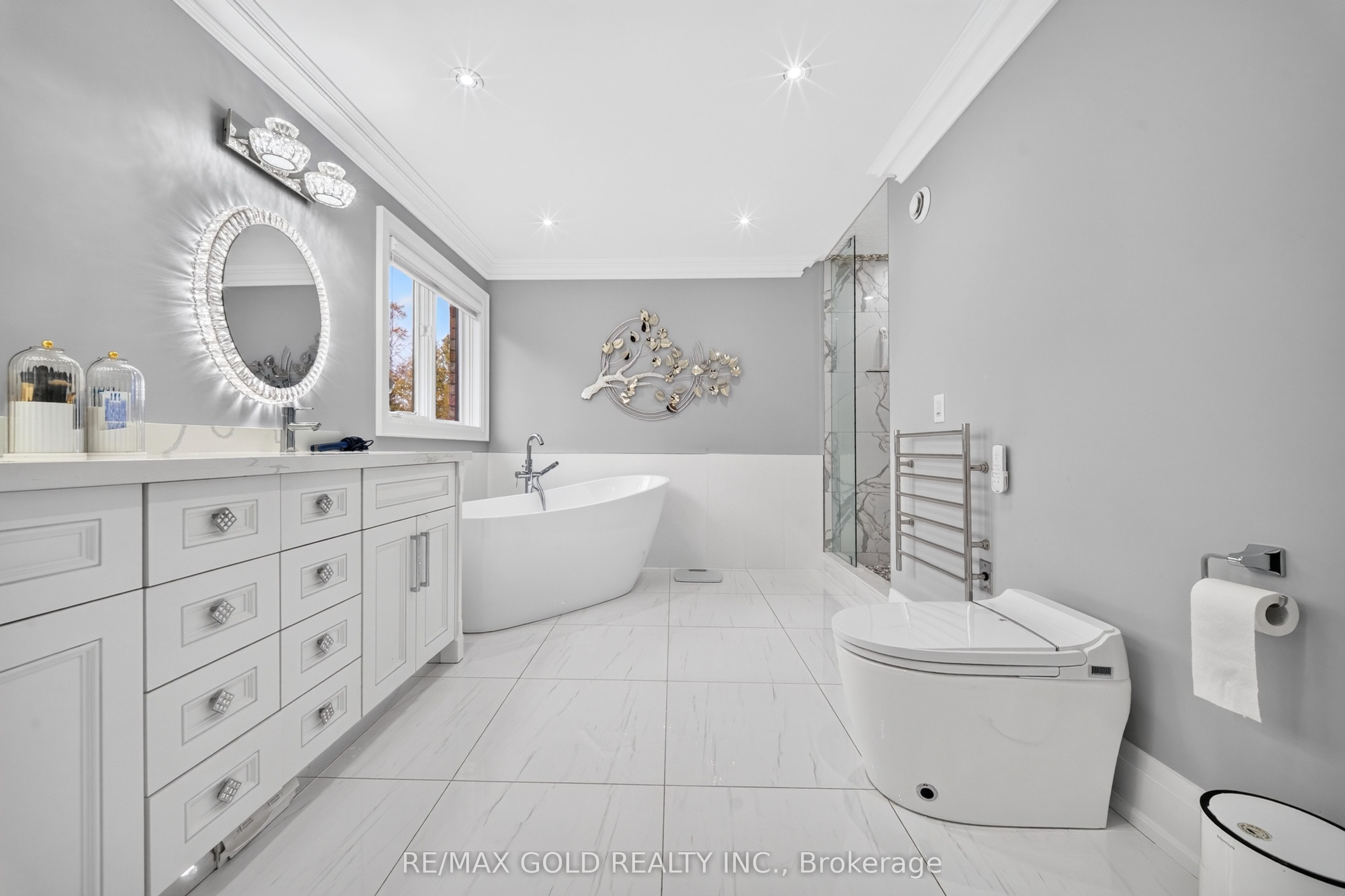 33 Young Court Property Photo 21