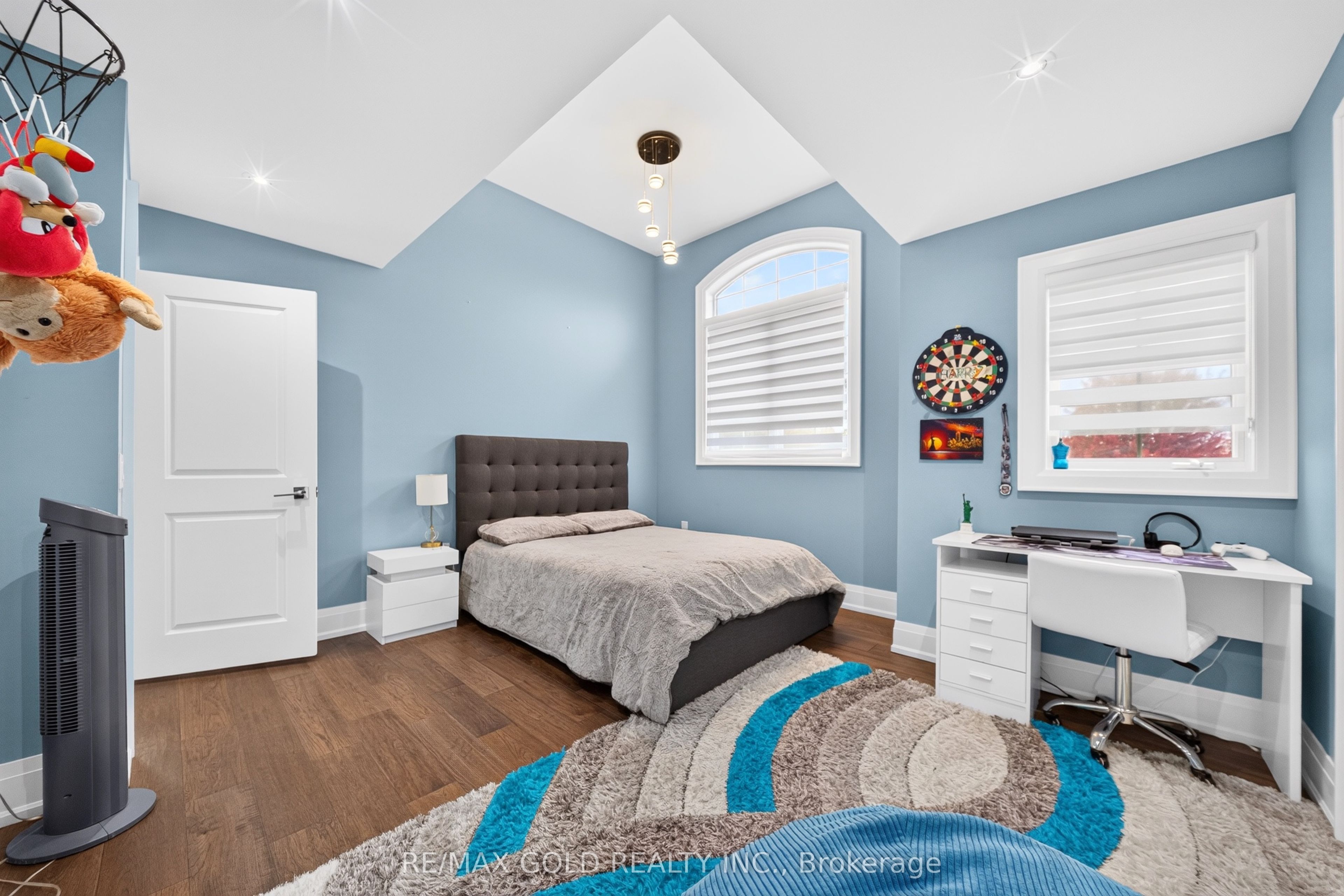 33 Young Court Property Photo 27