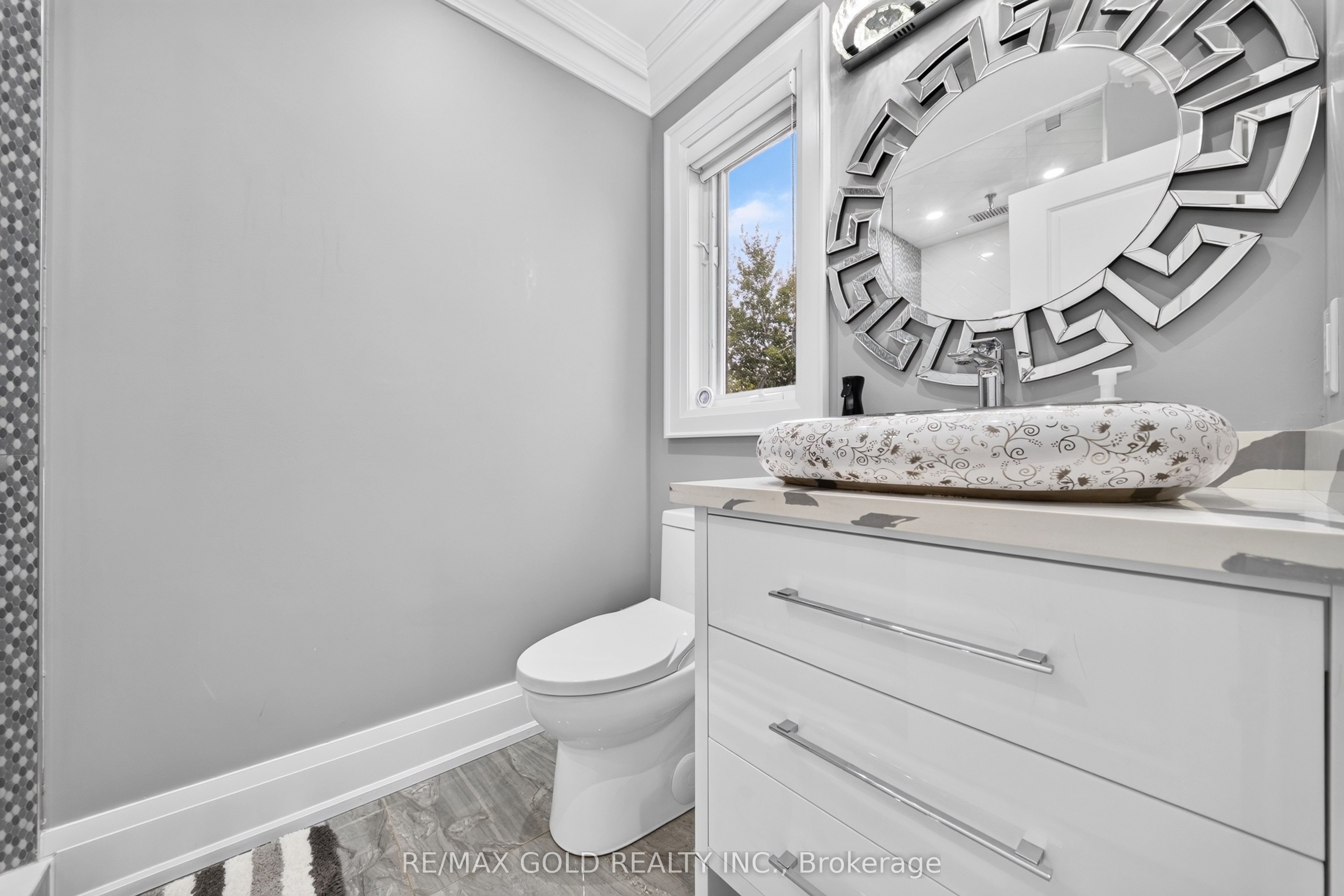 33 Young Court Property Photo 29
