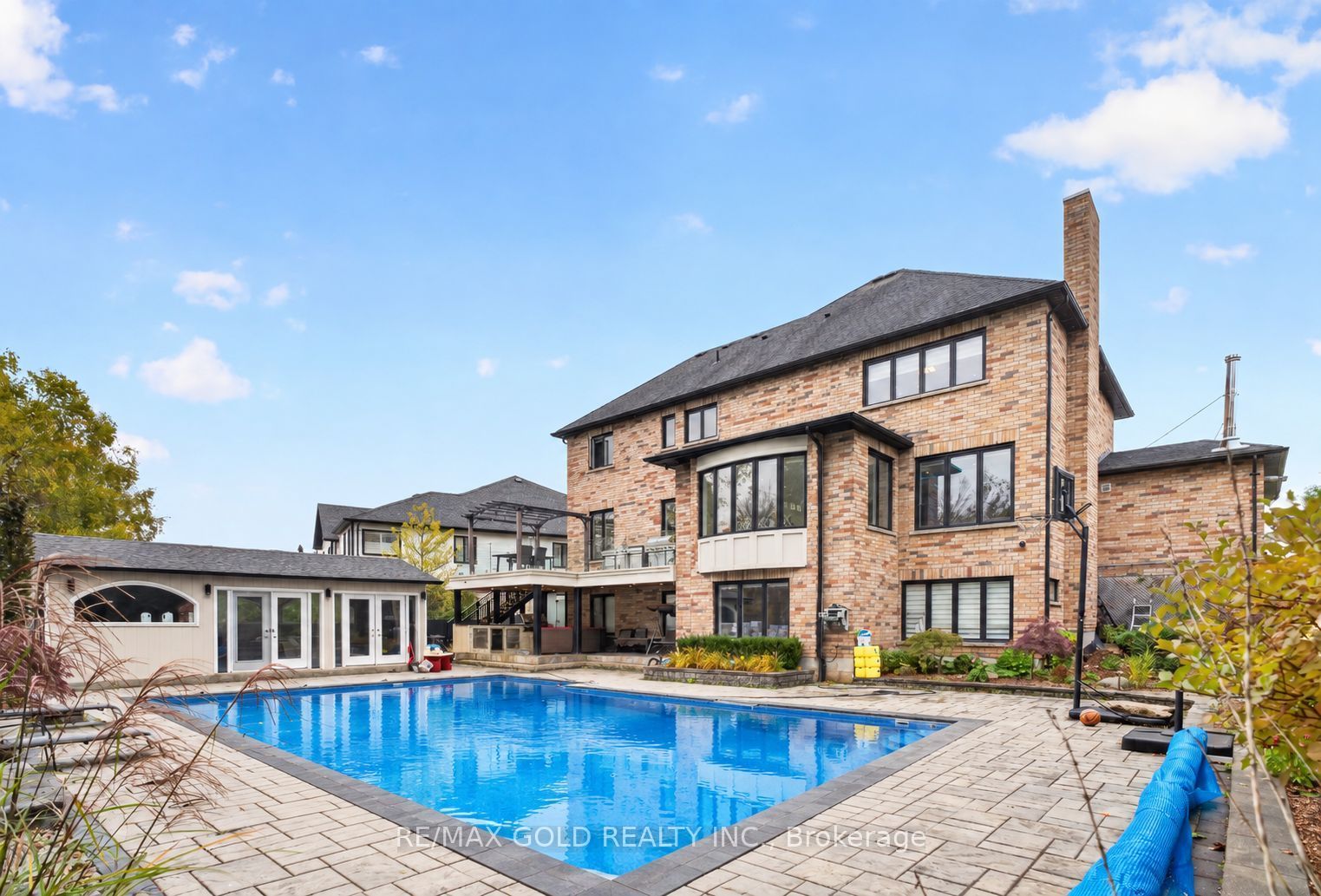 33 Young Court Property Photo 42