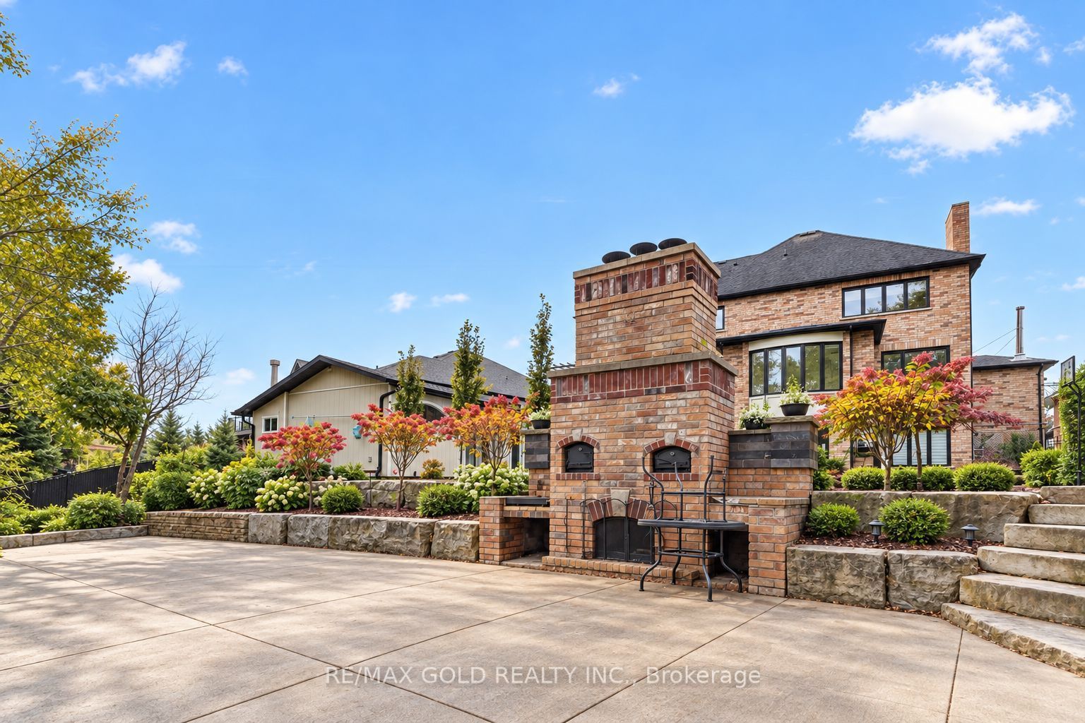 33 Young Court Property Photo 47