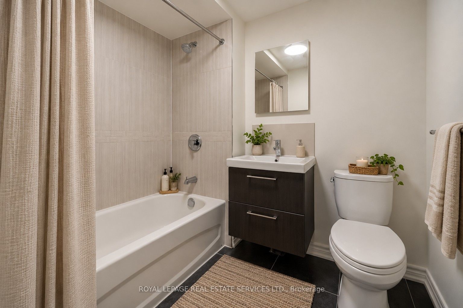1254 Napier Crescent Property Photo 15